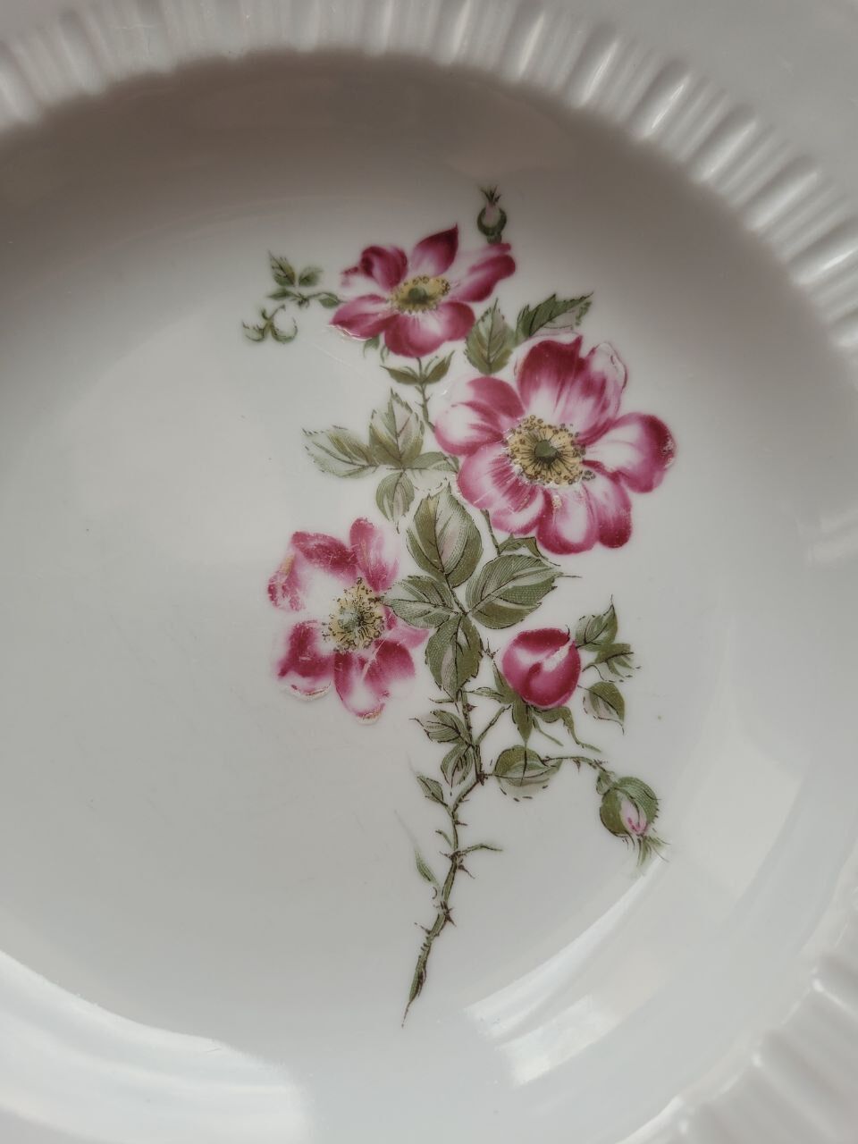 4 vintage Kahla hollow plates pink pattern