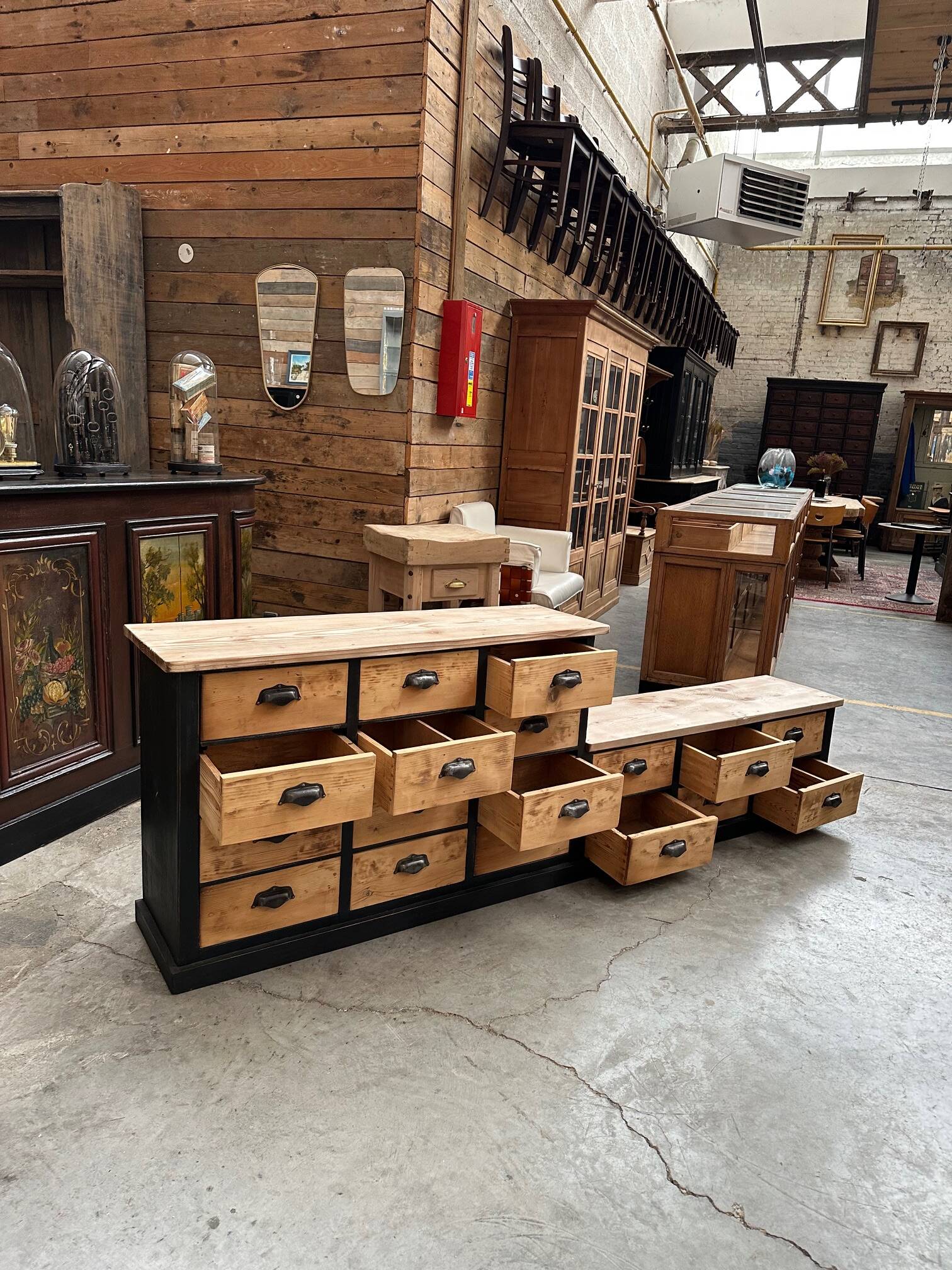 Meuble de métier asymétrique