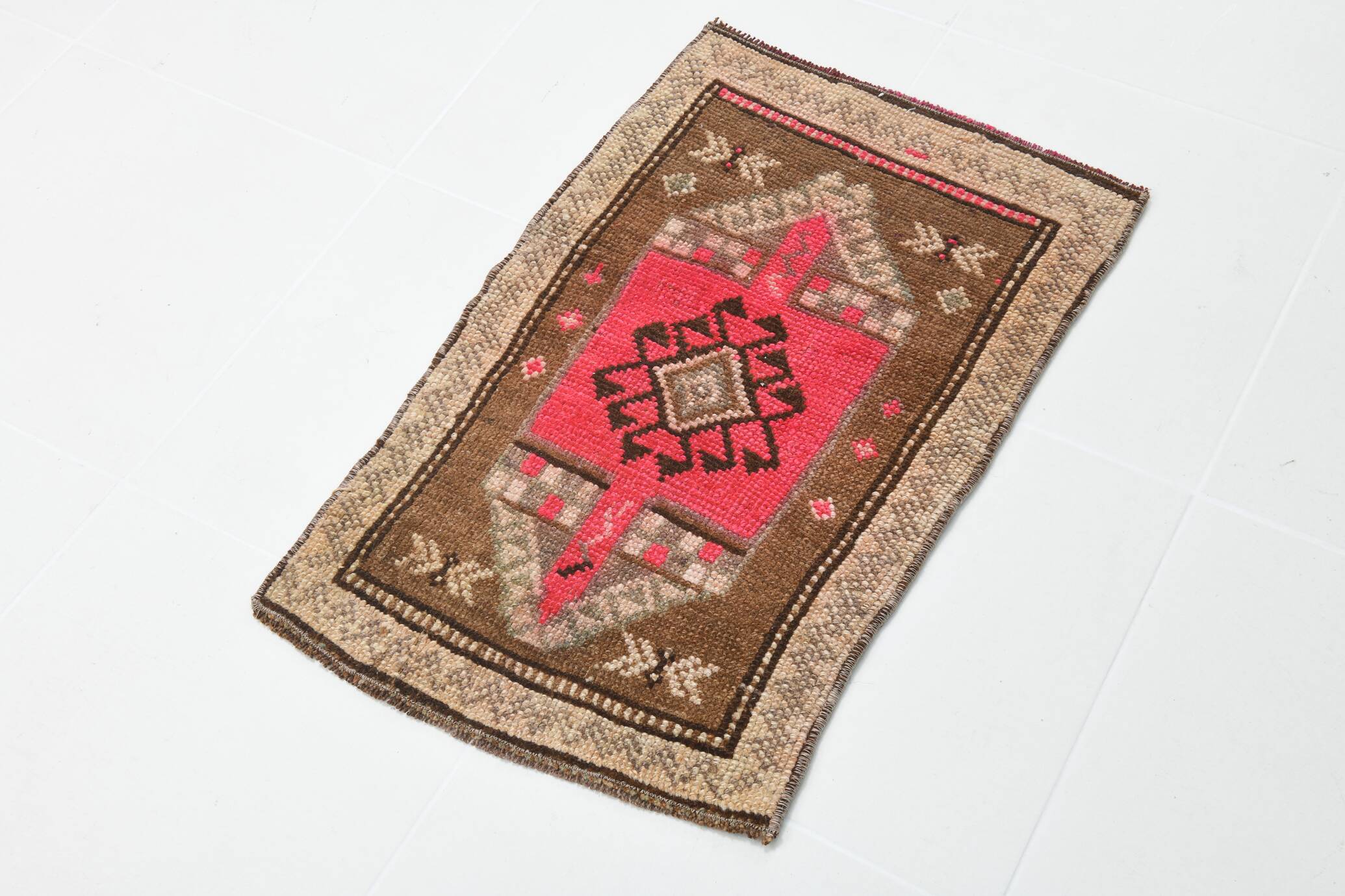 2x2 Brown Pink Classic Vintage Rug, 48x75Cm
