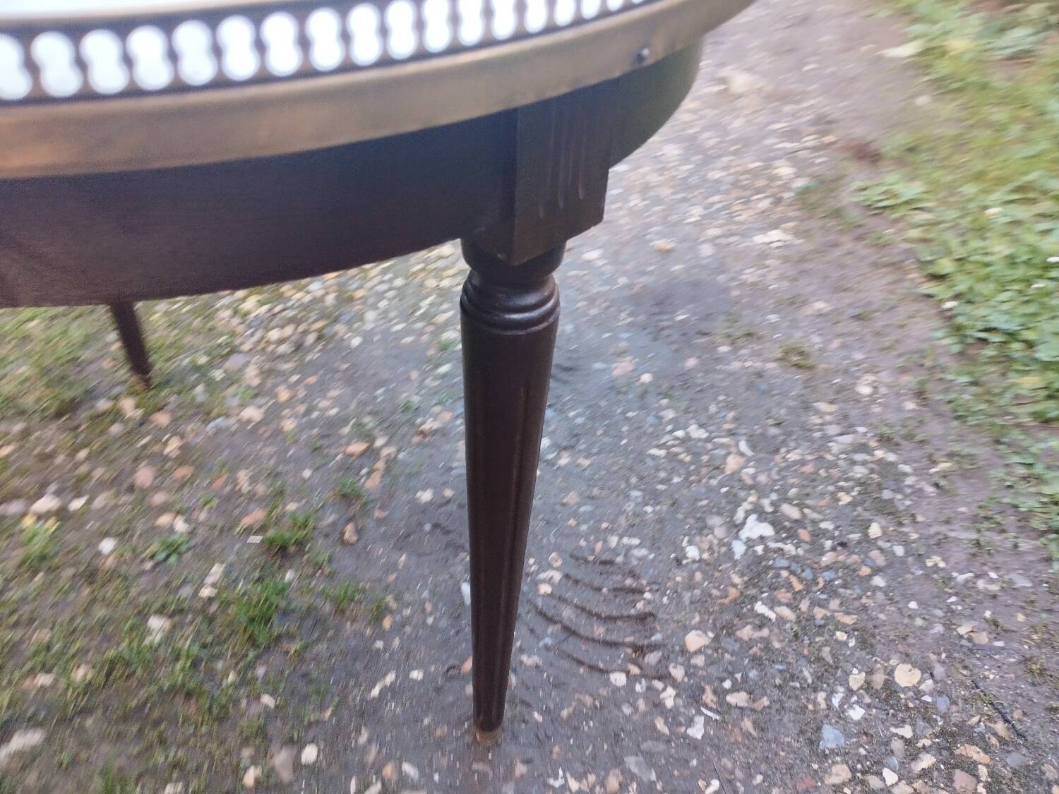 Bouillotte coffee table with antique marble top, Louis XVI style