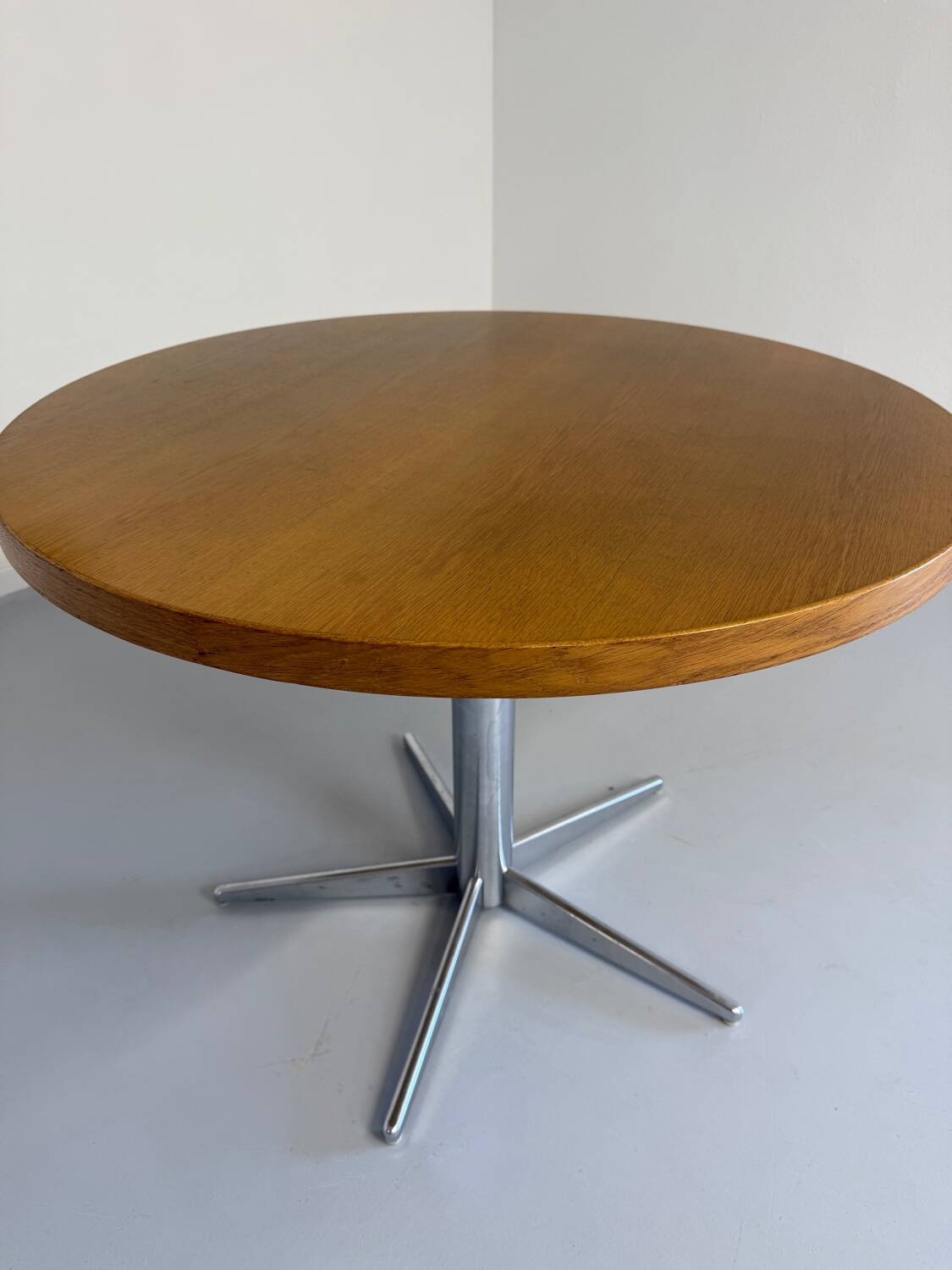 Old round table in solid wood and metal, vintage 70s design