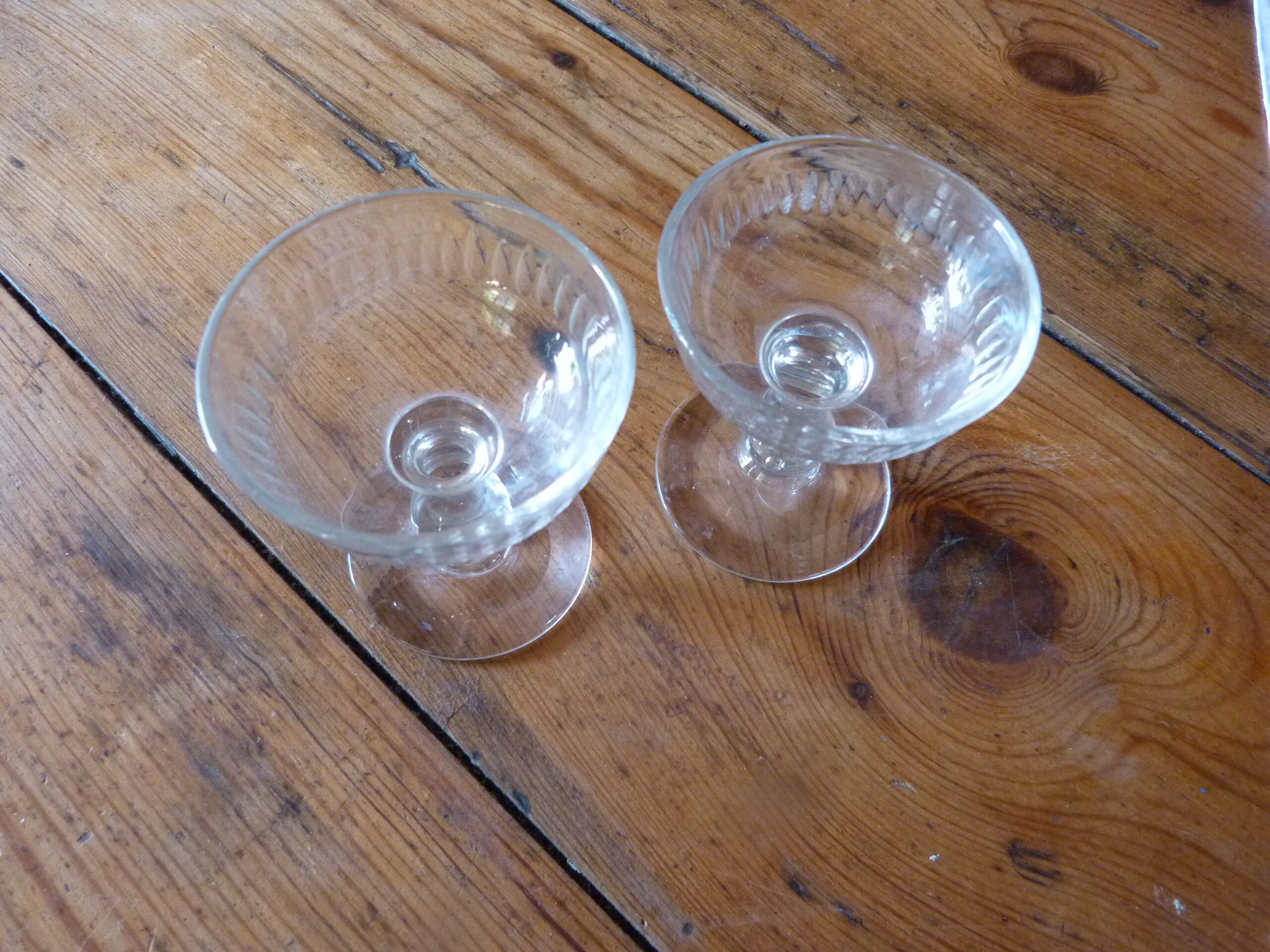 Set of 2 old foot glasses for liqueur