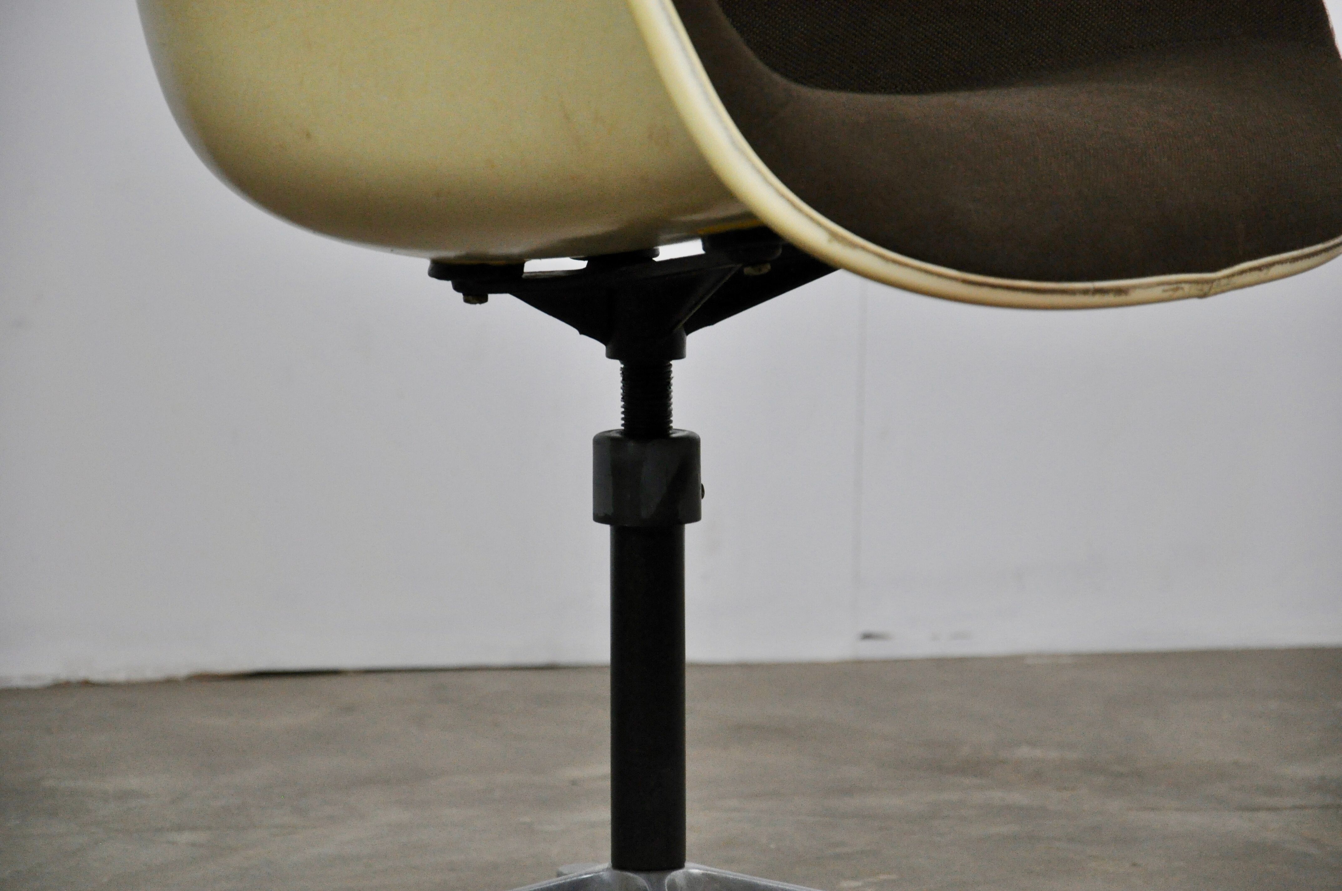 Charles Eames for Herman Miller armchair, 1970