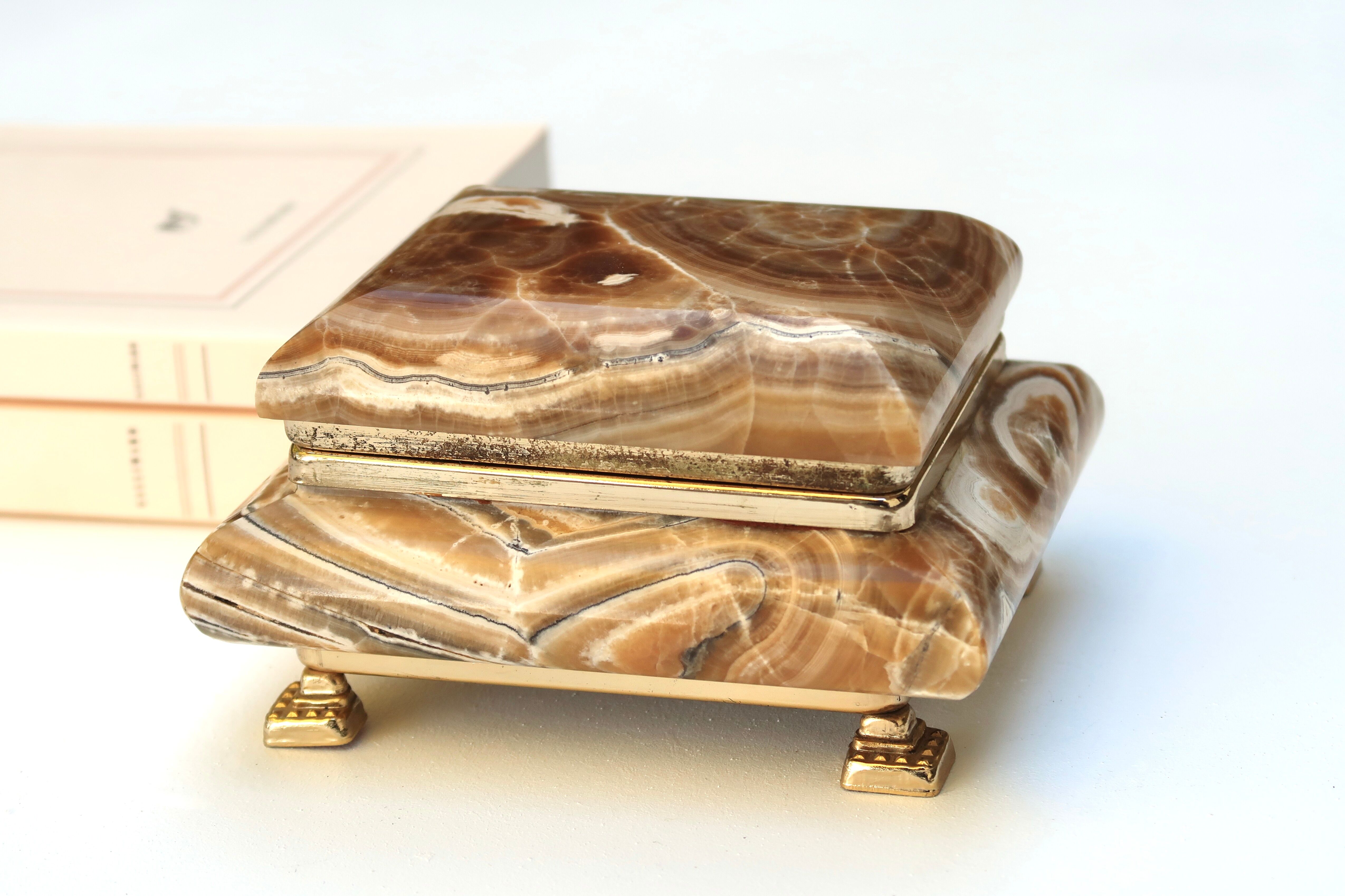 Alabaster and gilded metal box, 70s