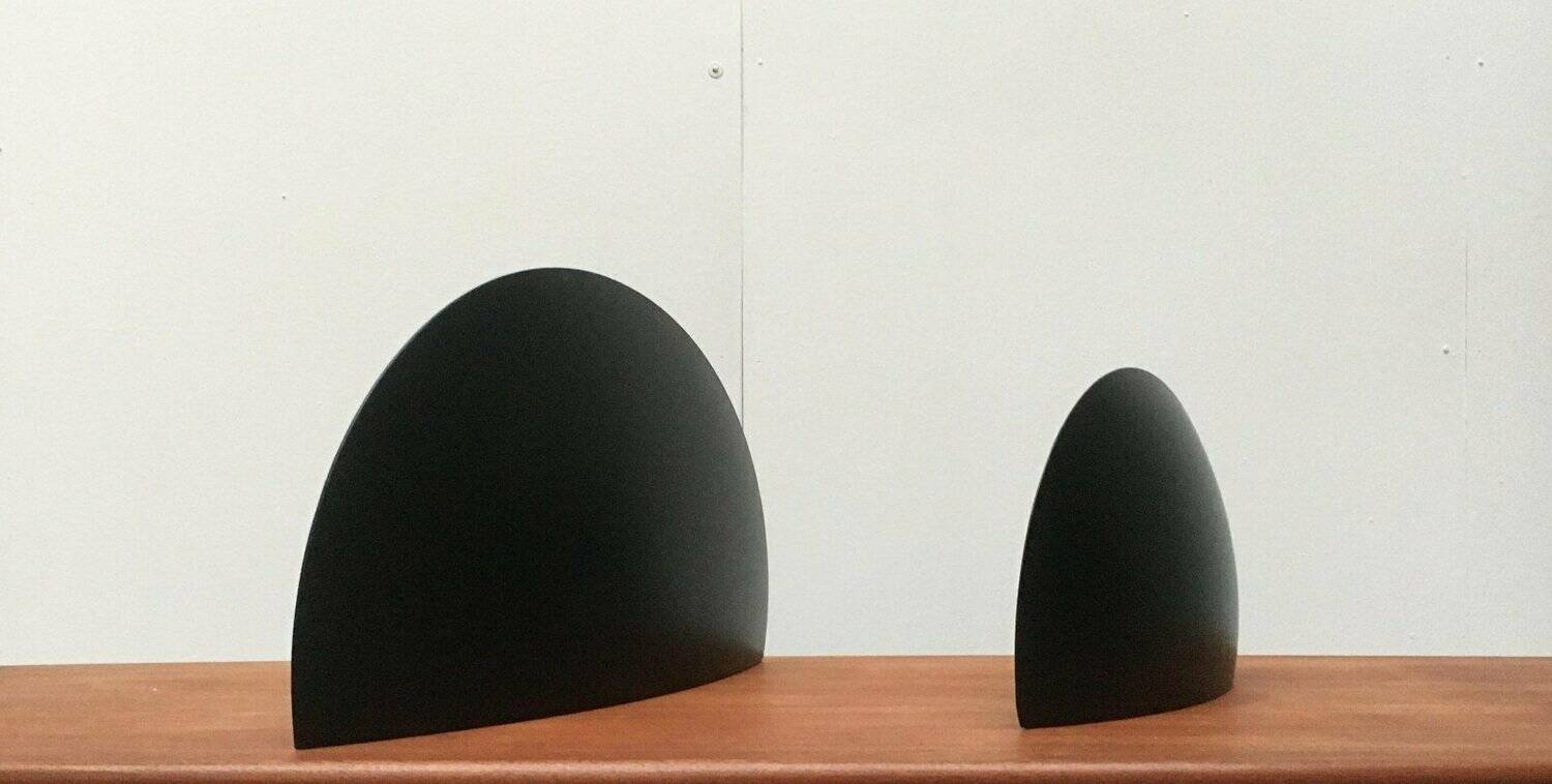 Postmodern Italian wall lamps model Piatto D9 by Sandro Colbertaldo and Paolo Rizzatto for Luceplan, set of 2.