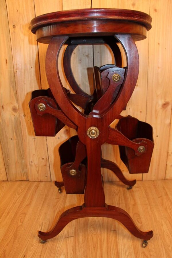 Table d'Appoint En Acajou , Anglaise , Porte Revue