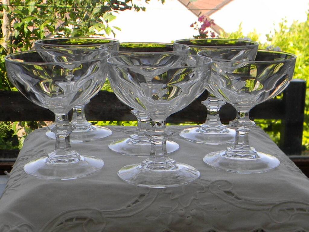 Set of 6 ARQUES crystal champagne glasses. Rambouillet model.