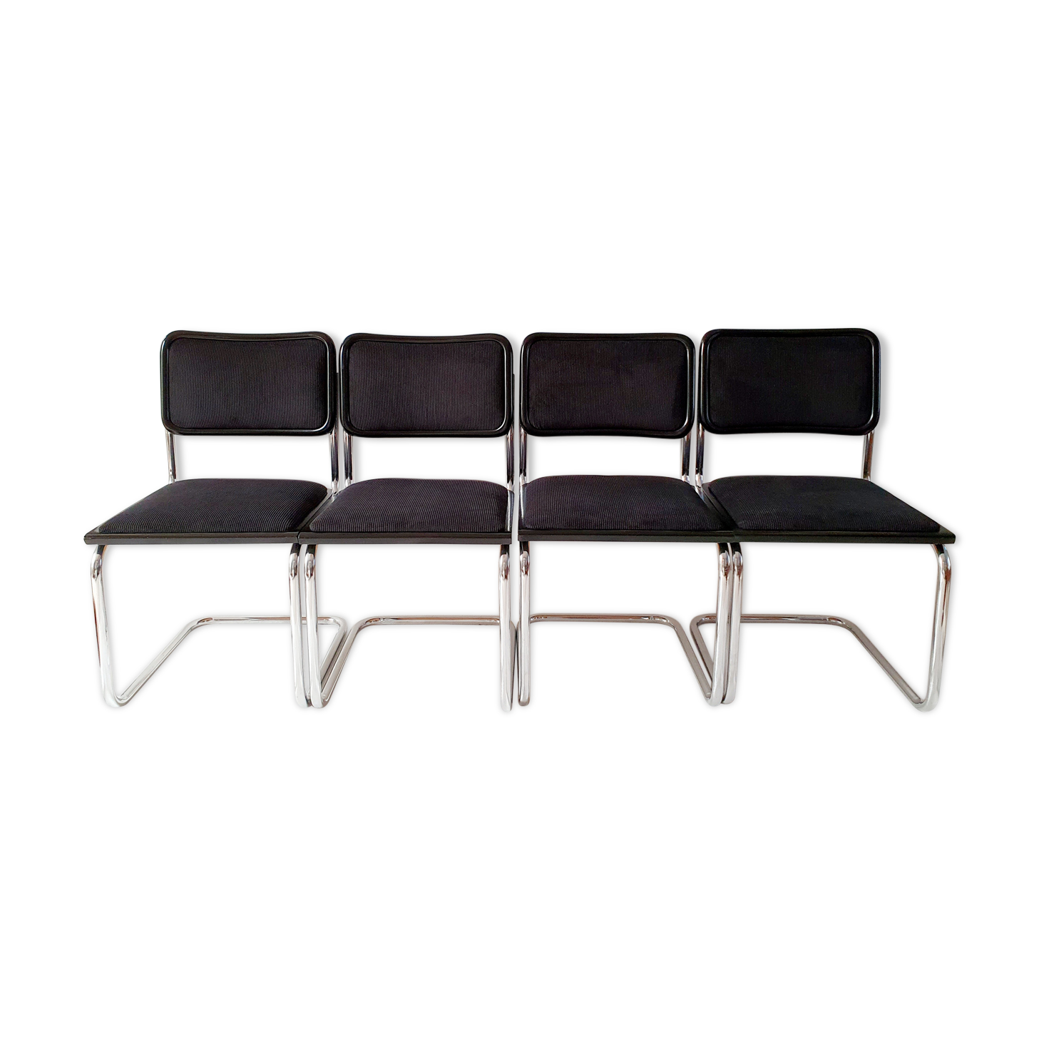 Série de 4 chaises B32 Marcel Breuer en velours côtelé noir