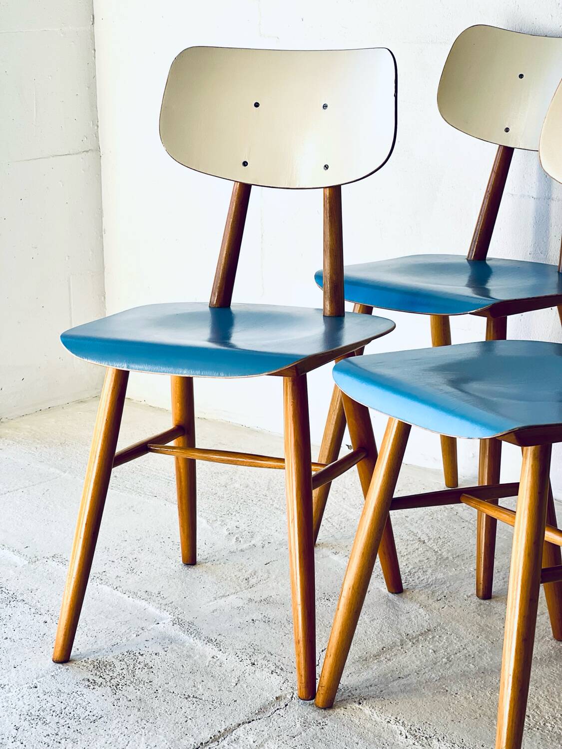 Chaises de salle à manger par TON