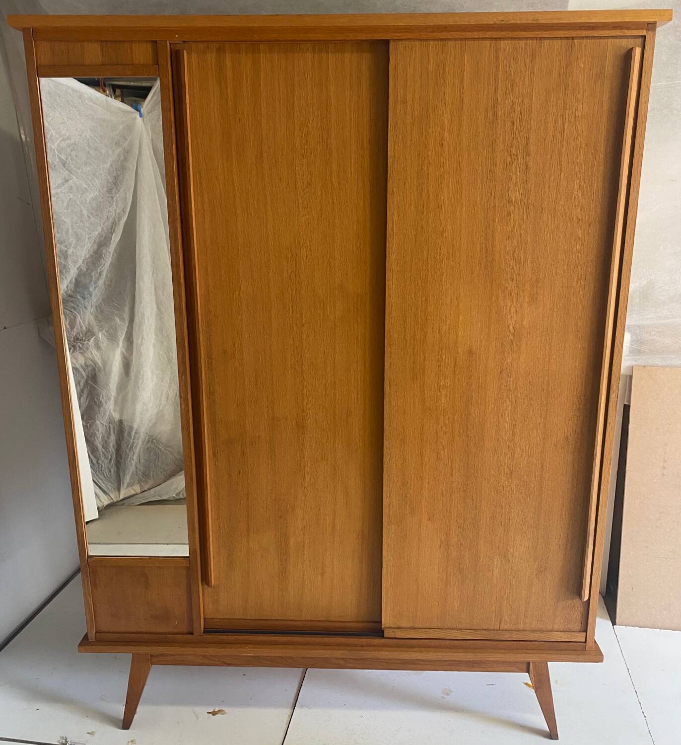 Armoire vintage pieds compas années 60
