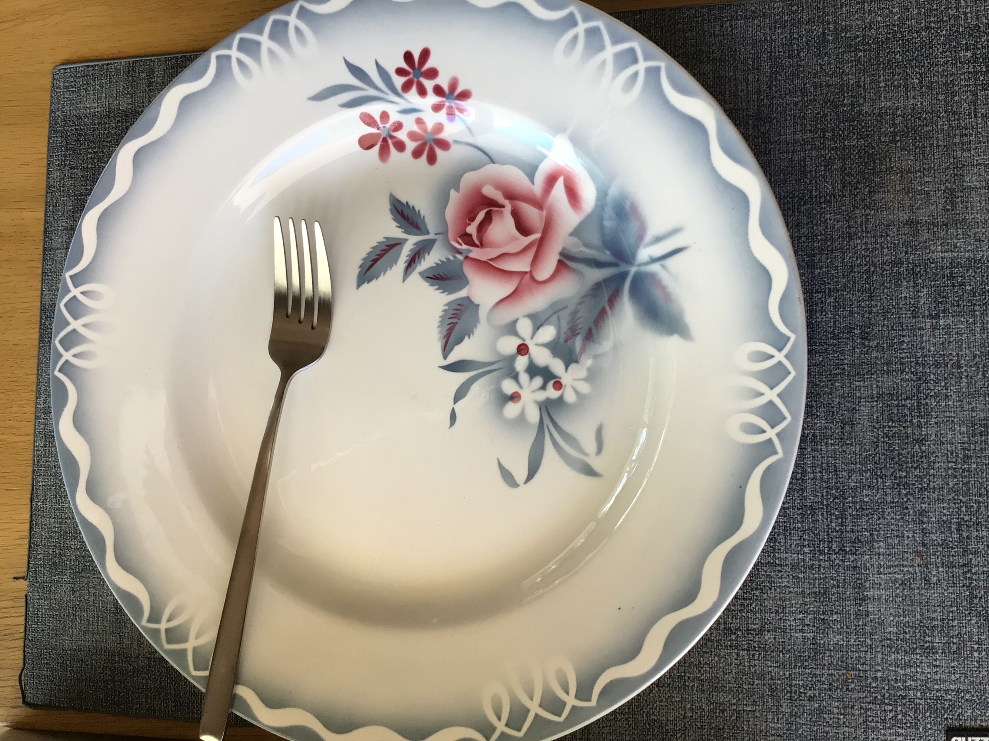 Flat Digoin model Olga gray and pink diameter 30cm