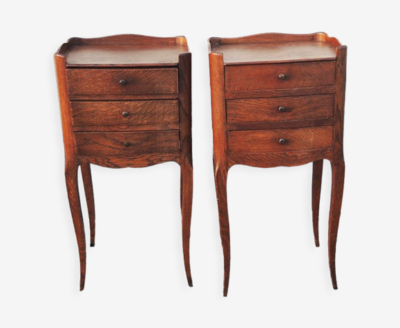 2 anciennes tables de chevet en bois de style Louis XV