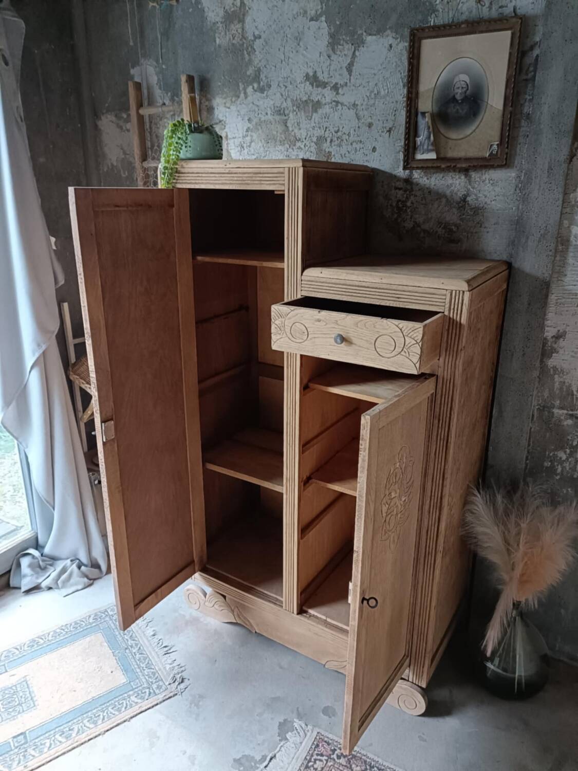 Asymmetrical wardrobe