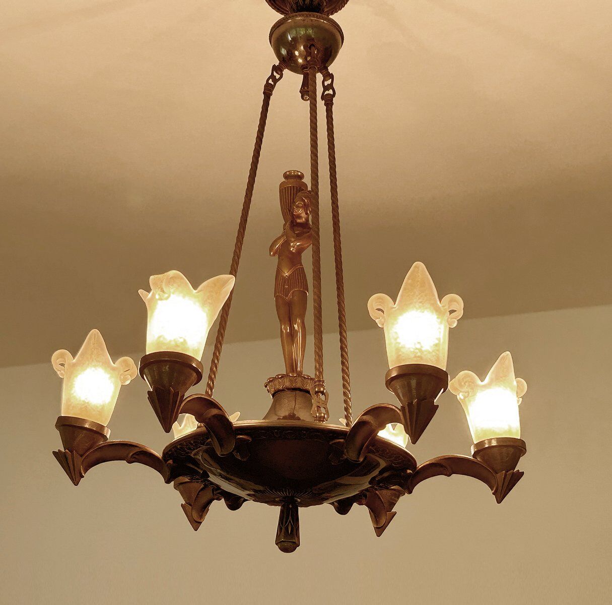 Large Art Deco sculptural chandelier in bronze and glass, 1930s