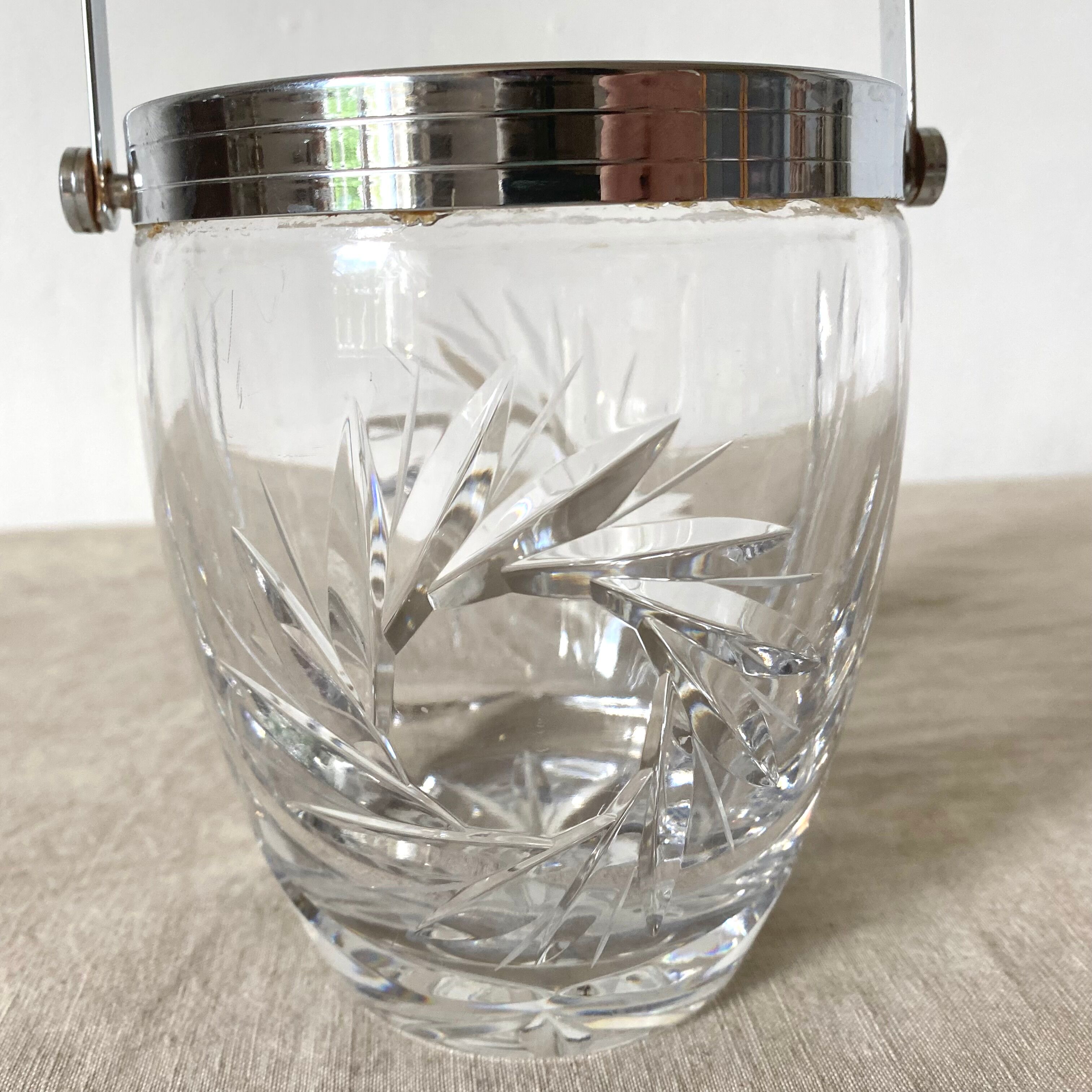 Chiseled crystal ice bucket