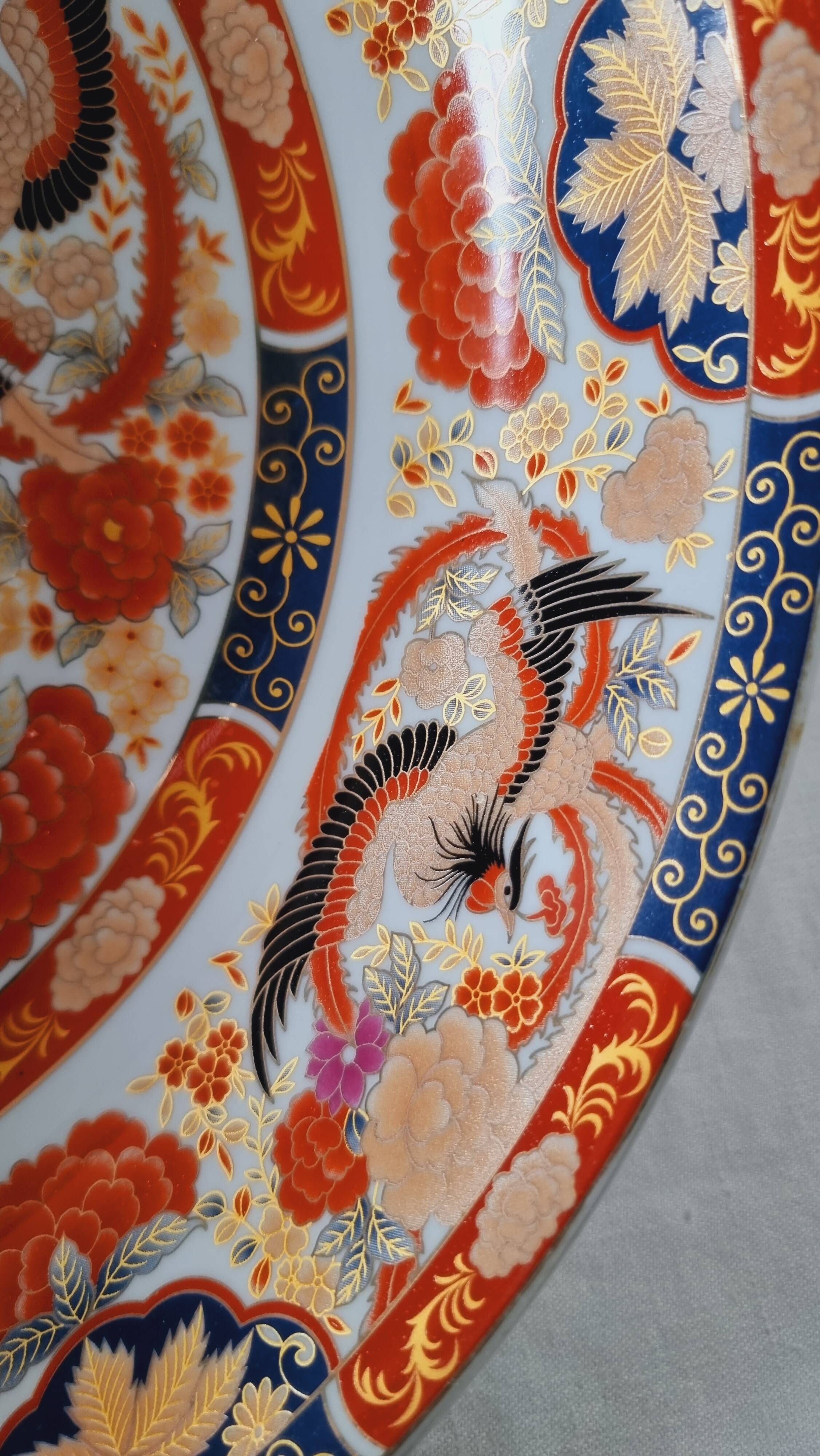 Large deep porcelain plate in Imari style (35.5 cm) with "Phe" decoration.