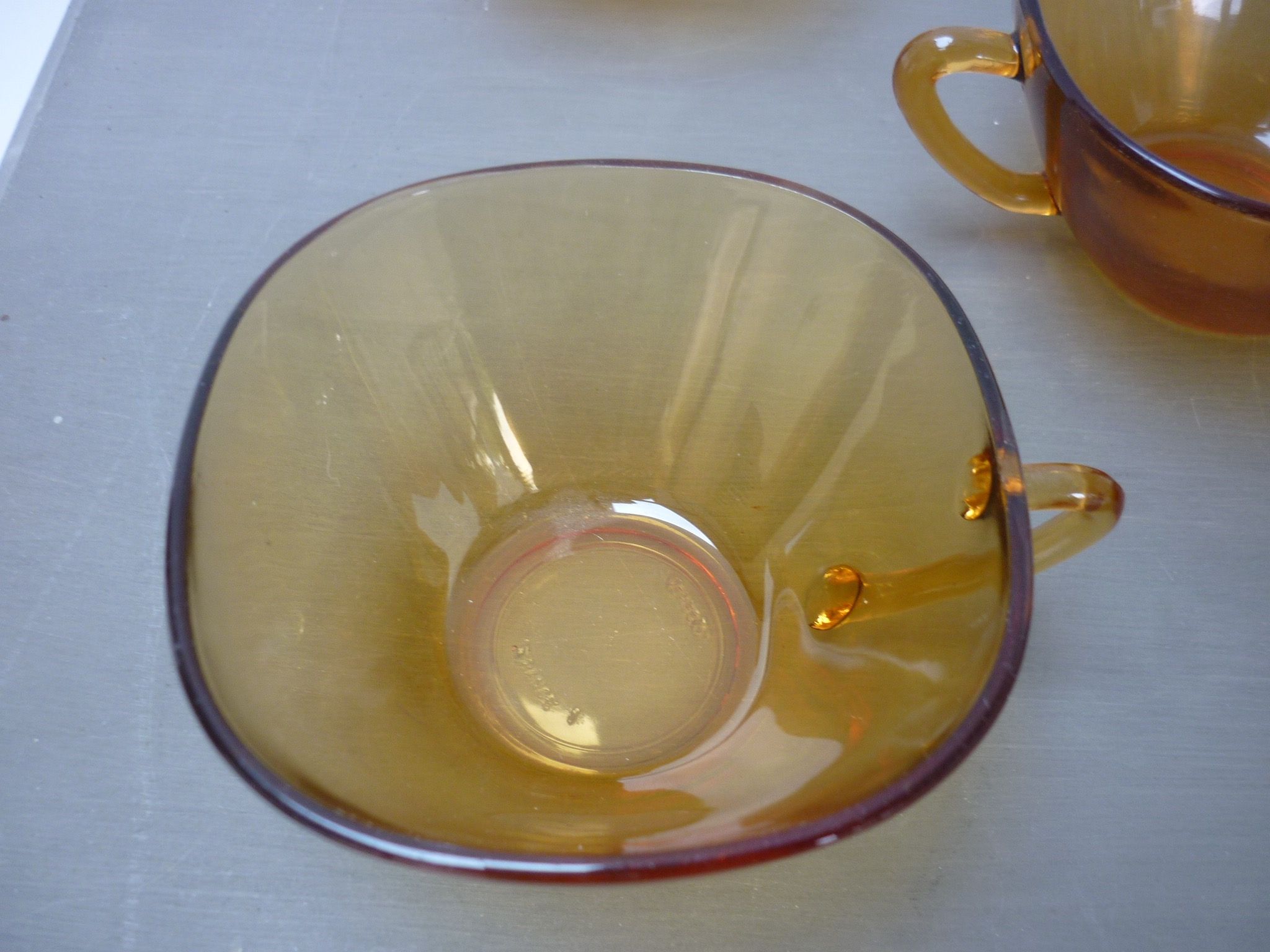 Tasses en verre orange vintage