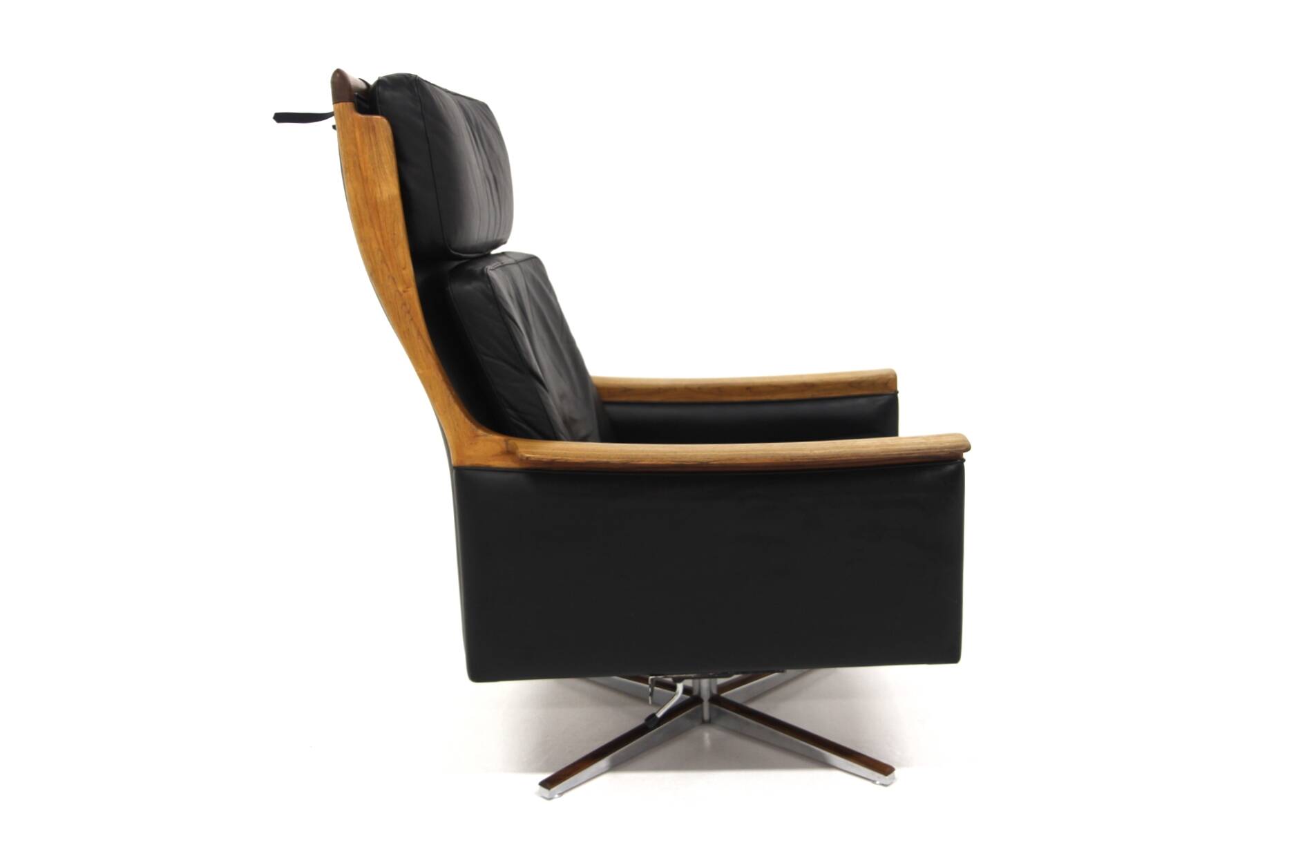 Scandinavian rotating leather armchair, Swivel chair, "Minerva", Torbjørn Afdal, Sweden, 1960