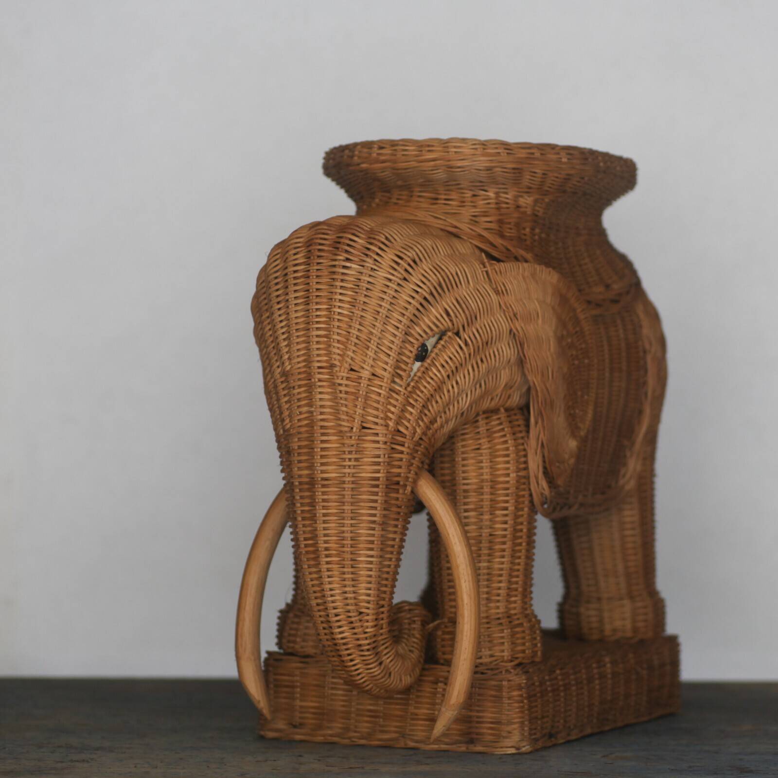 Table basse éléphant des années 60 - Décoration vintage maison
