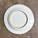 Assiette plate Compagnie des Indes en porcelaine peinte à la main, n°2