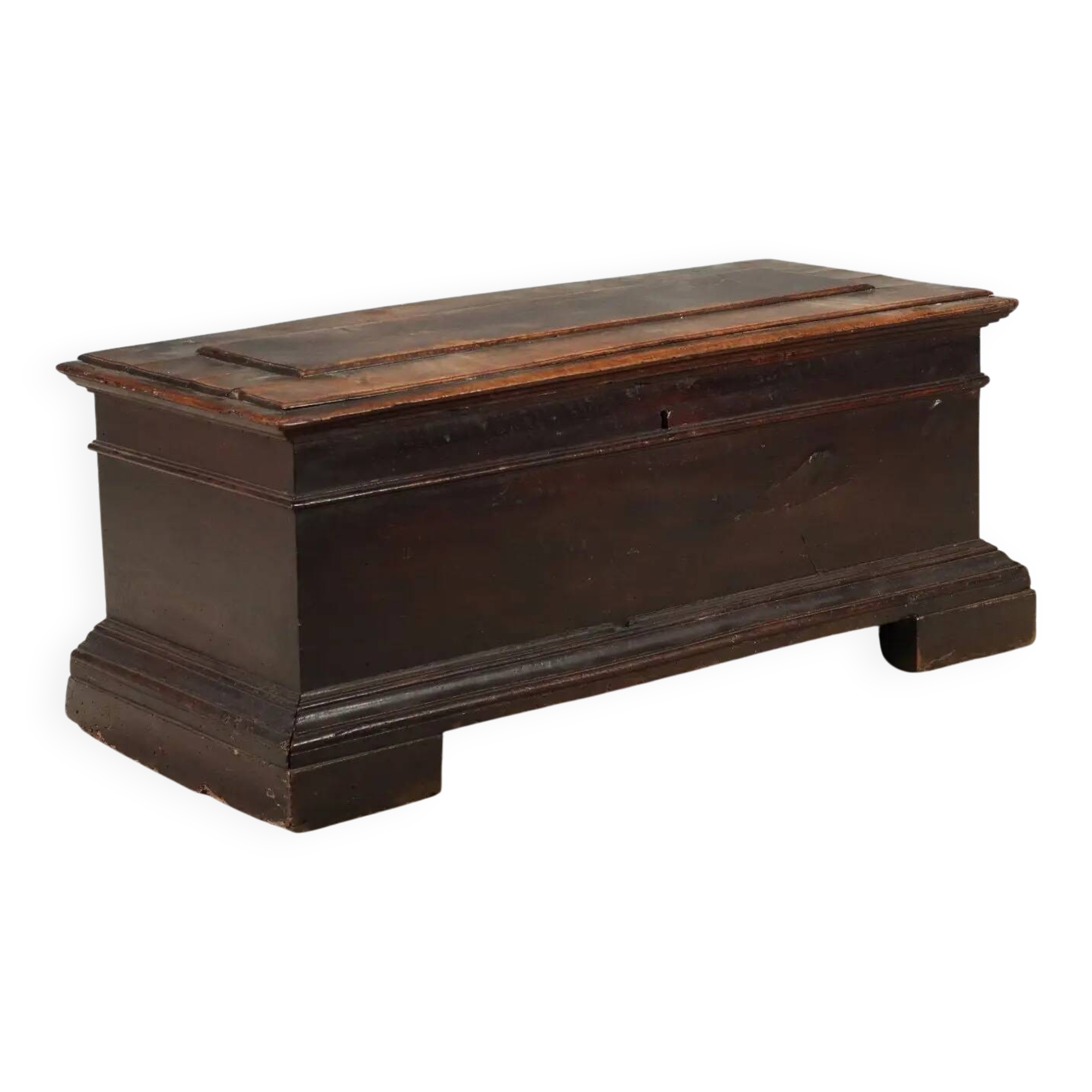 Petit coffre en noyer du XVIIIe siècle