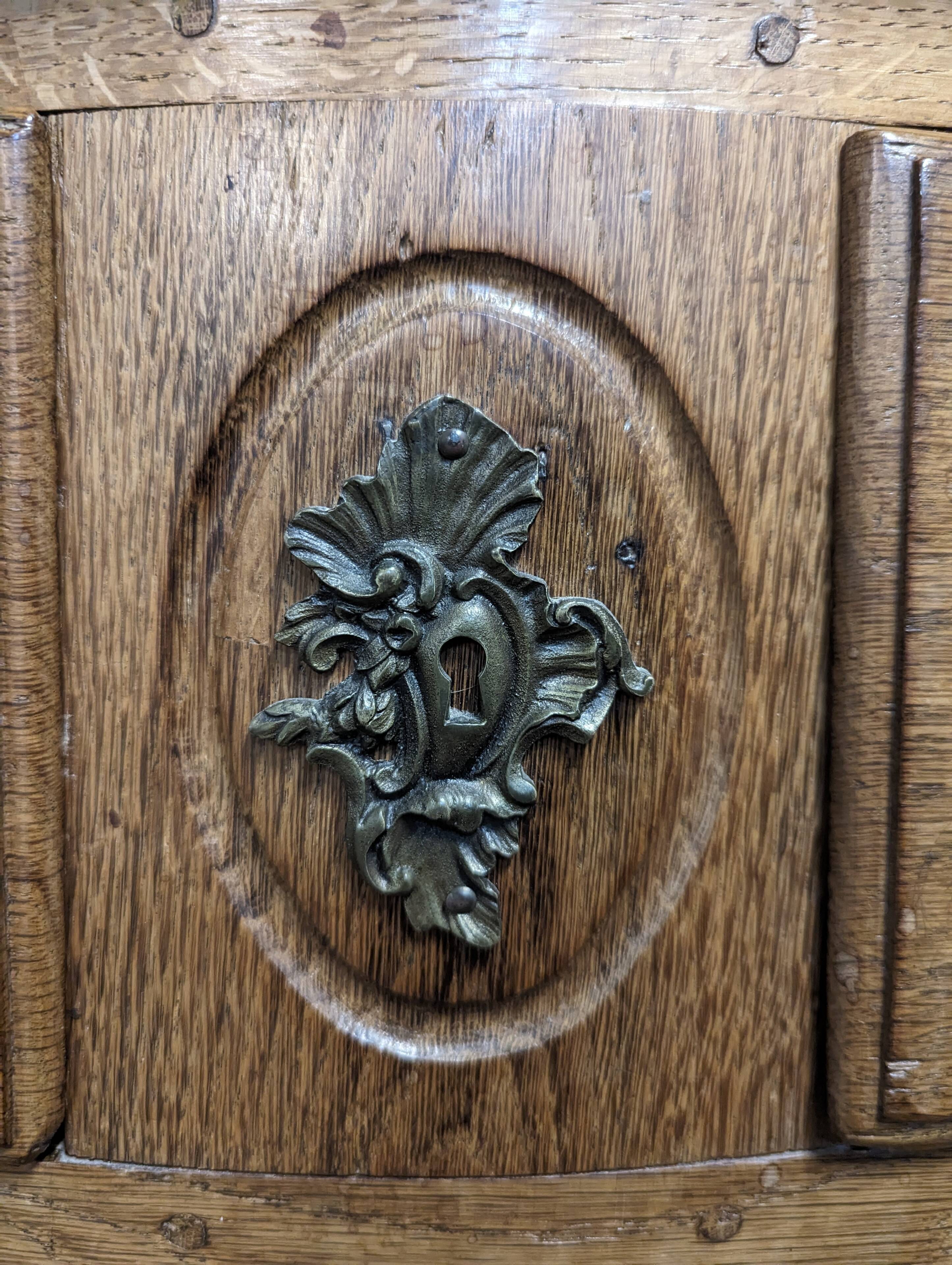 Louis XIV period chest of drawers in oak