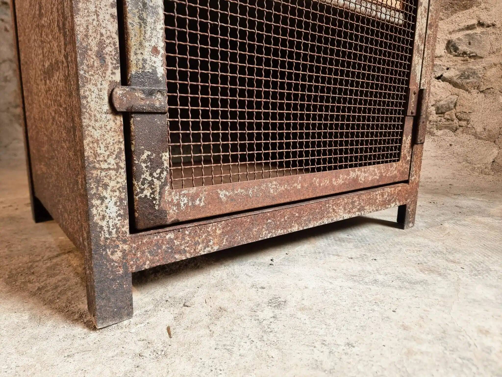 Rare French industrial military cabinet – Air Ministry, 1956 – Metal storage with oak top and wooden shelves