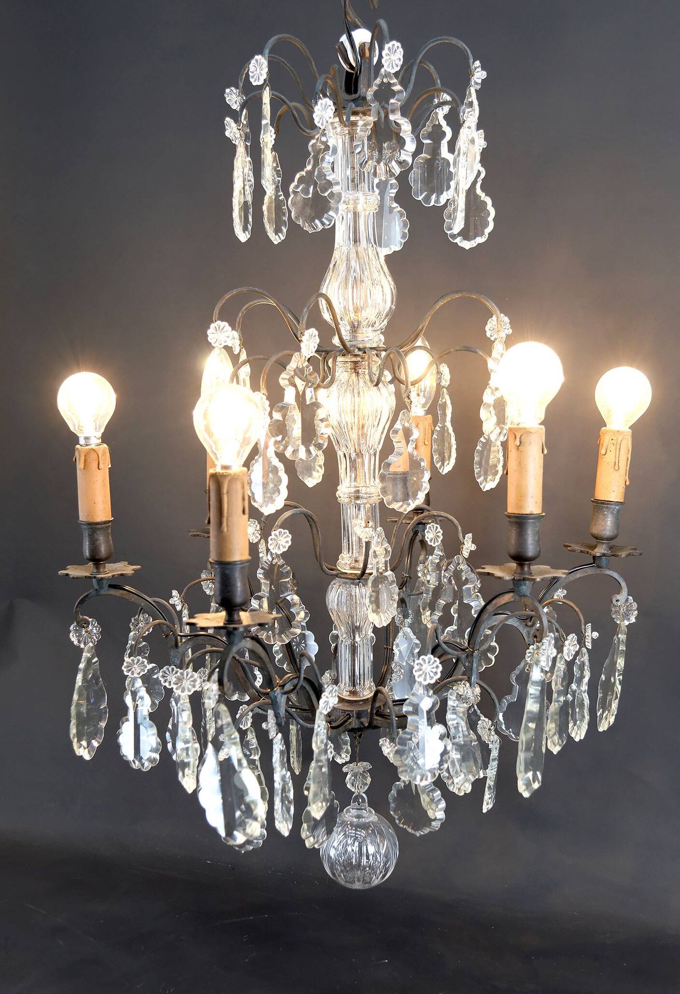 Important bronze chandelier, Baccarat crystal, Louis XV style, 1900.