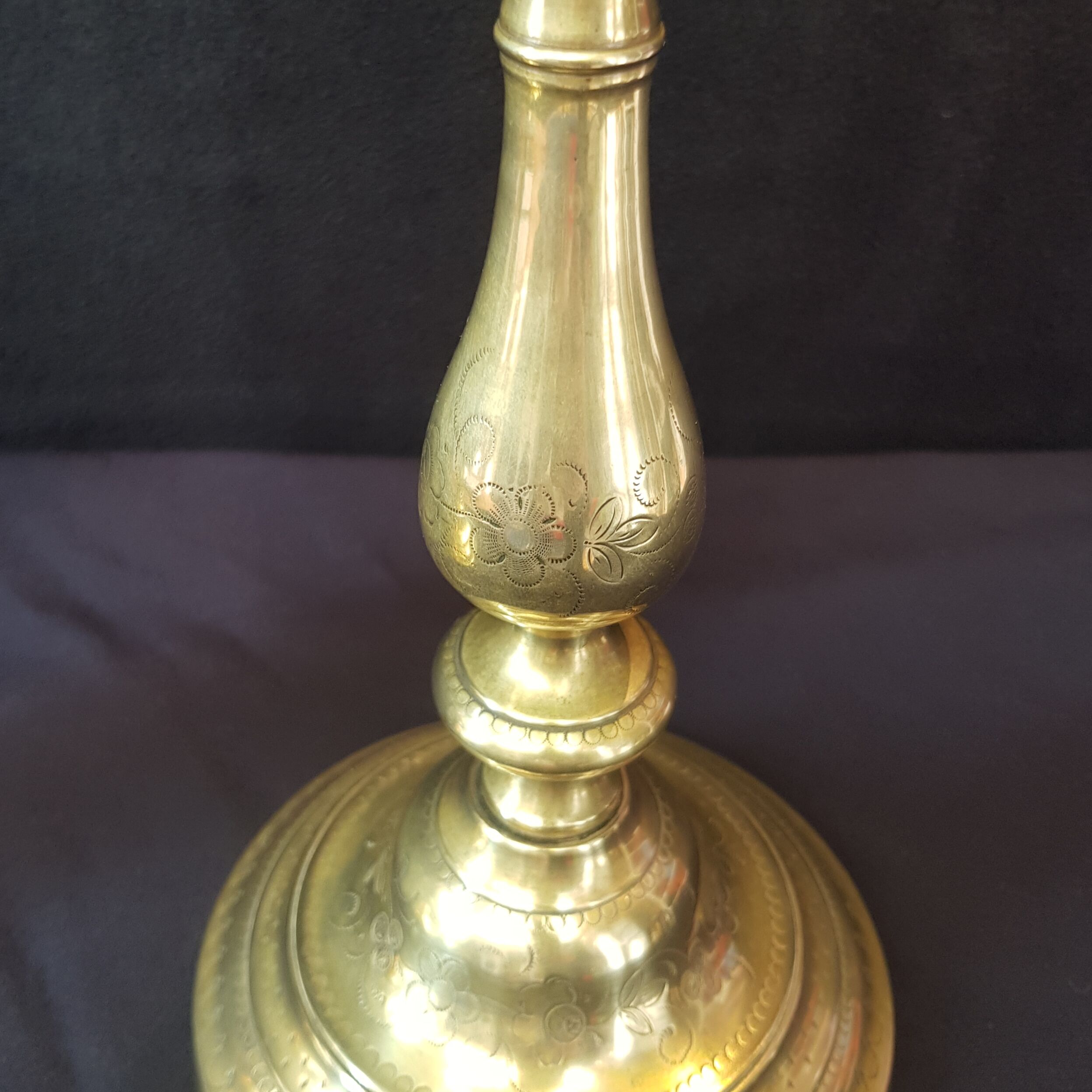 Chiseled gilded metal candlesticks