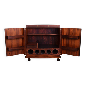 Bar scandinave à roulettes