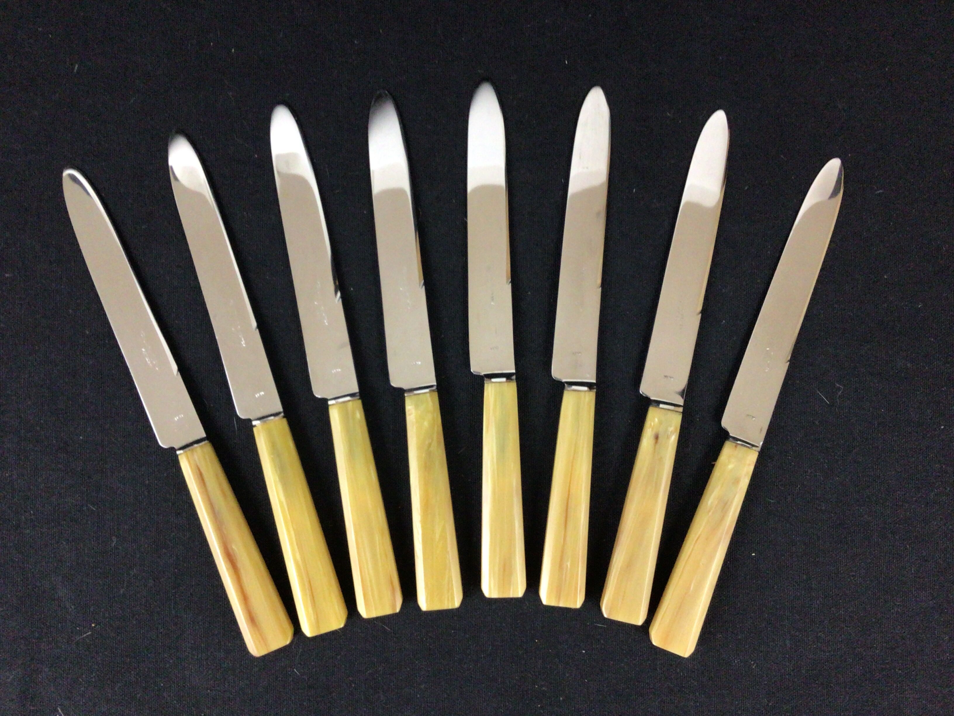 11 horn handle cheese knives