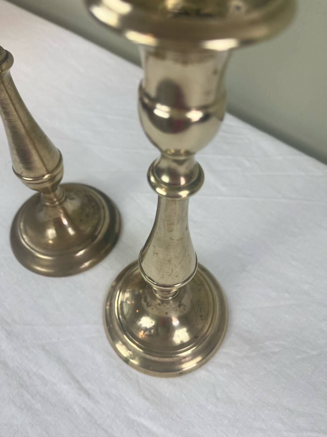 Paire de bougeoirs anciens