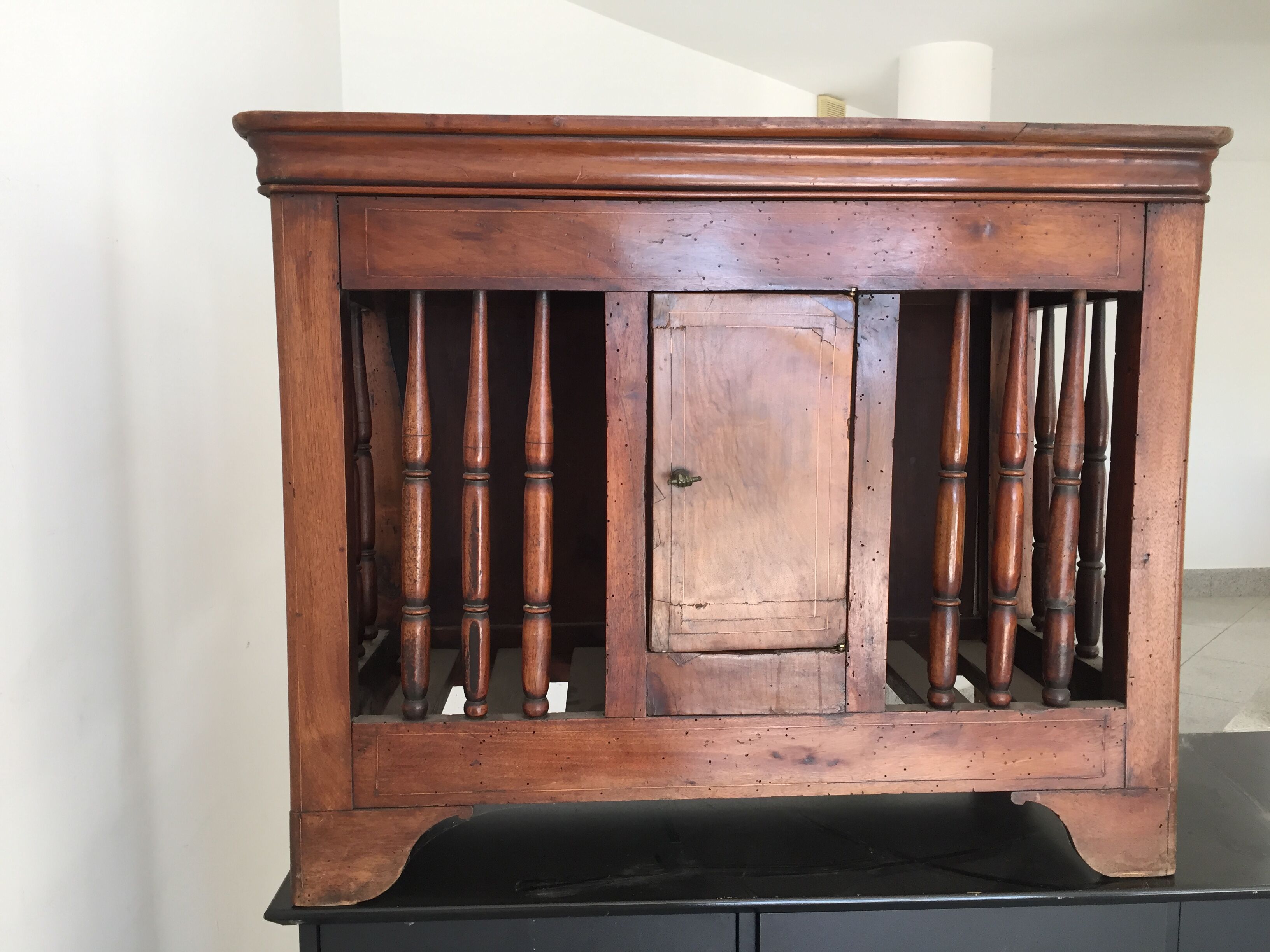 Provençal walnut panetière