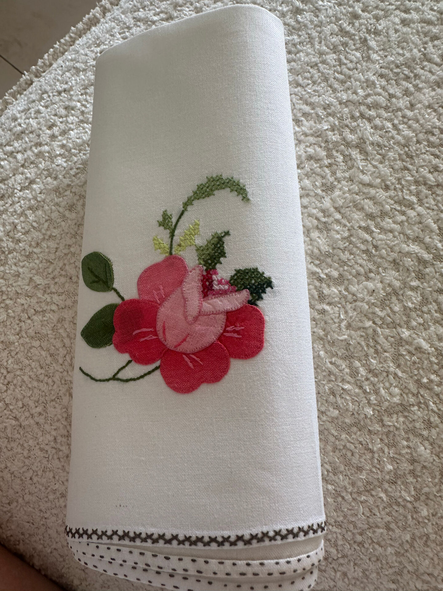 10 serviettes neuves brodées