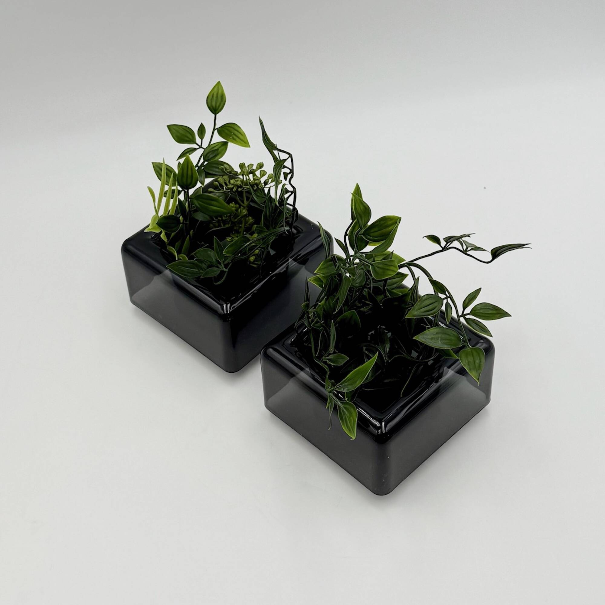 Paire de cache-pots Space Age noirs par Anna Mazzucchelli pour Vastill, Italie