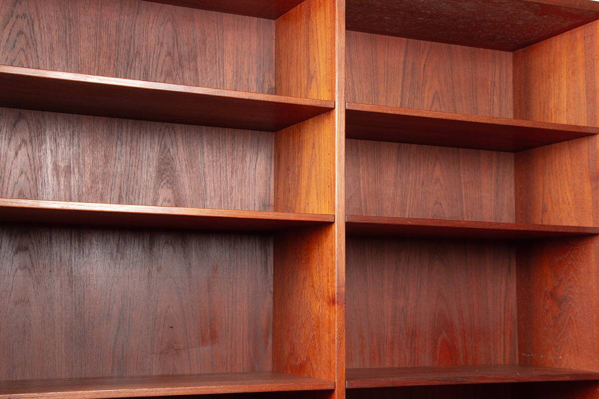 Large Scandinavian teak shelving unit with 6 adjustable shelves by Borge Mogensen