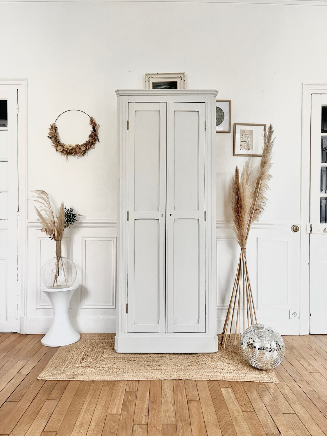 Parisian corner cabinet