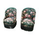 Deux fauteuils crapaud, motifs floraux