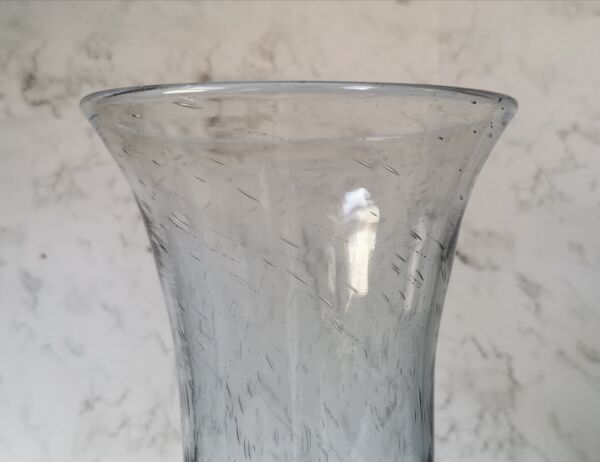 Vase en verre soufflé et bullé