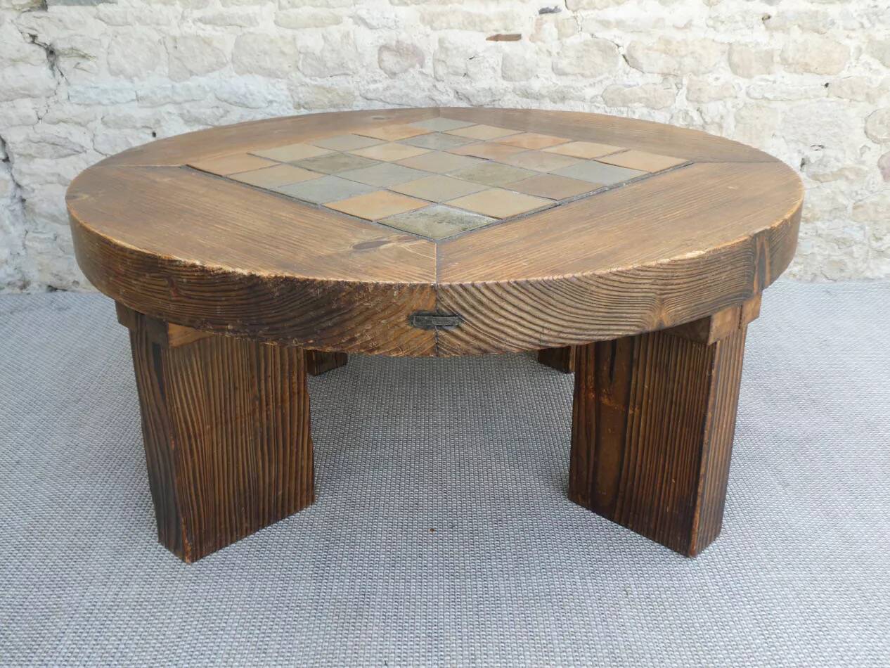 Brutalist coffee table in solid wood and stoneware tiles, circa 1960.