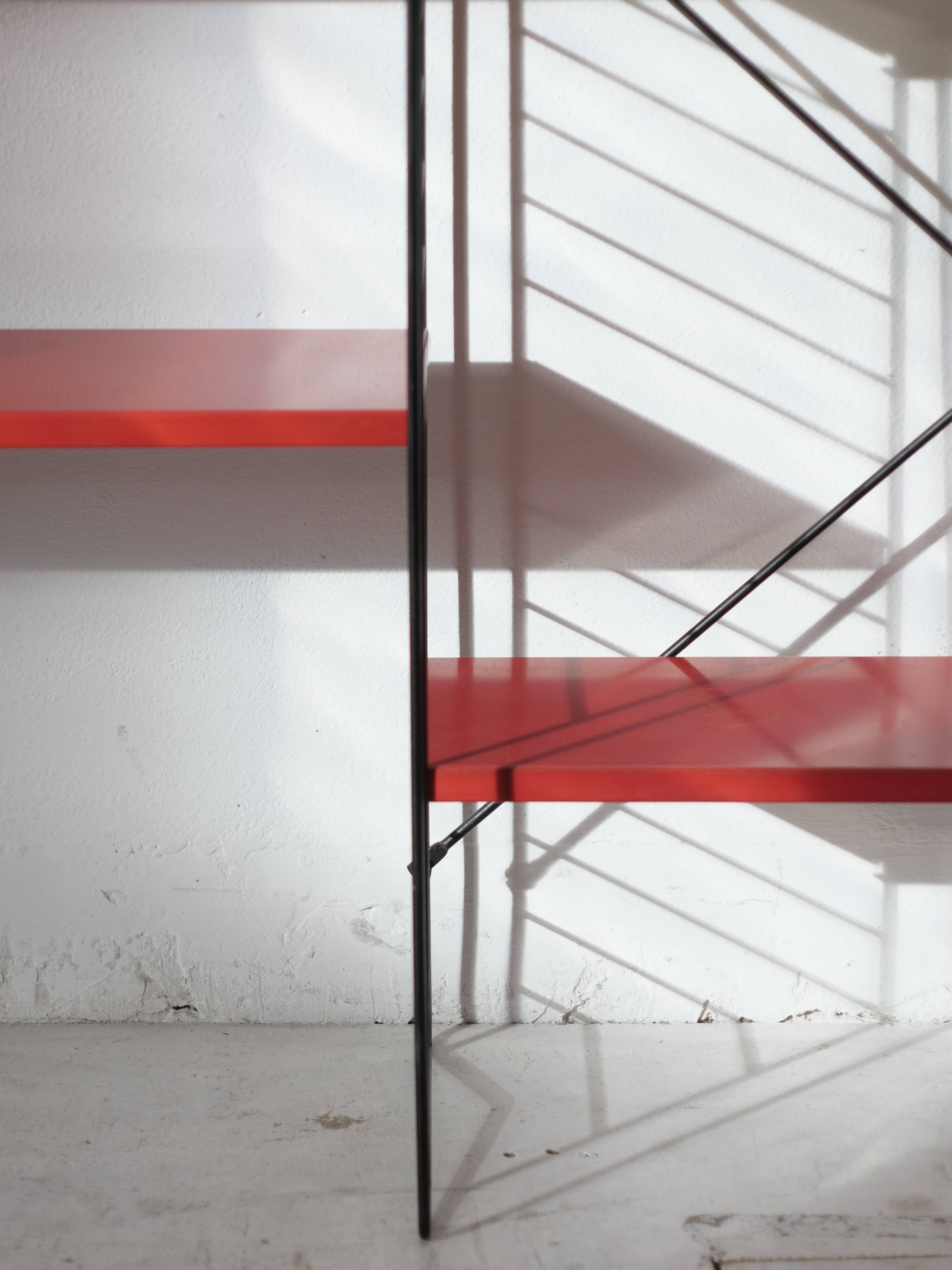 Tomado shelf in coloured metal floor shelves from 1958.