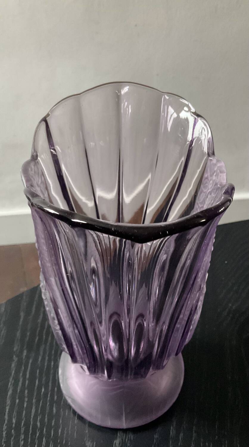 Art Deco vase Brockwitz-Germany in violet glass, signed.