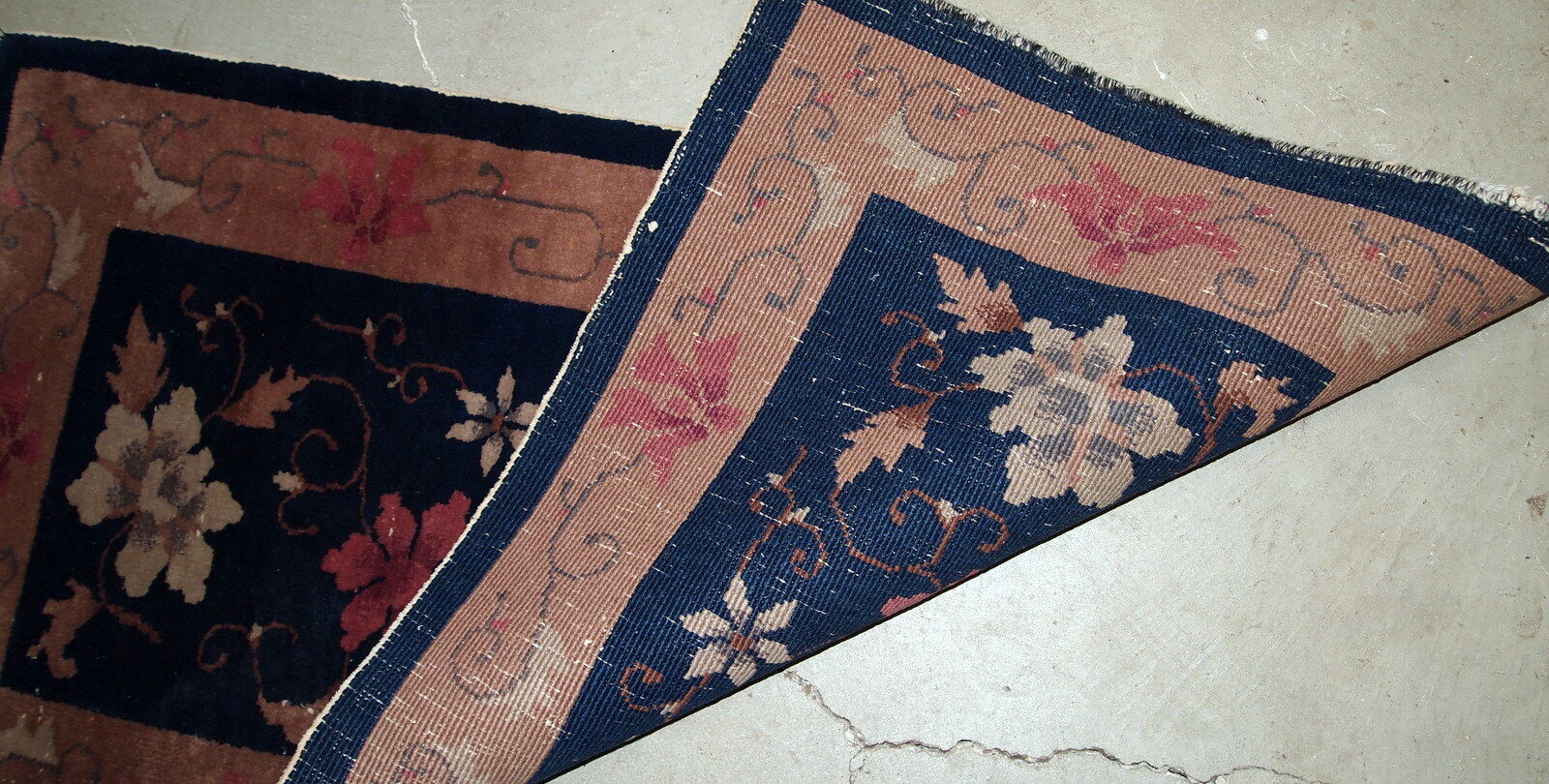 Chinese rug done hand 61x124cm