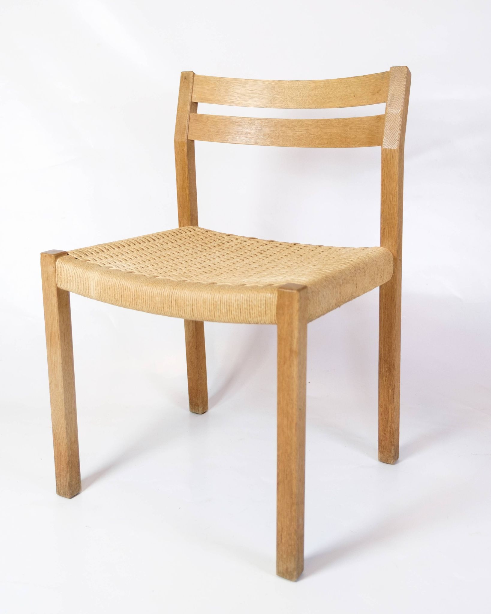 Ensemble de cinq chaises de salle à manger modèle 401 en chêne par Jørgen H. Møller
