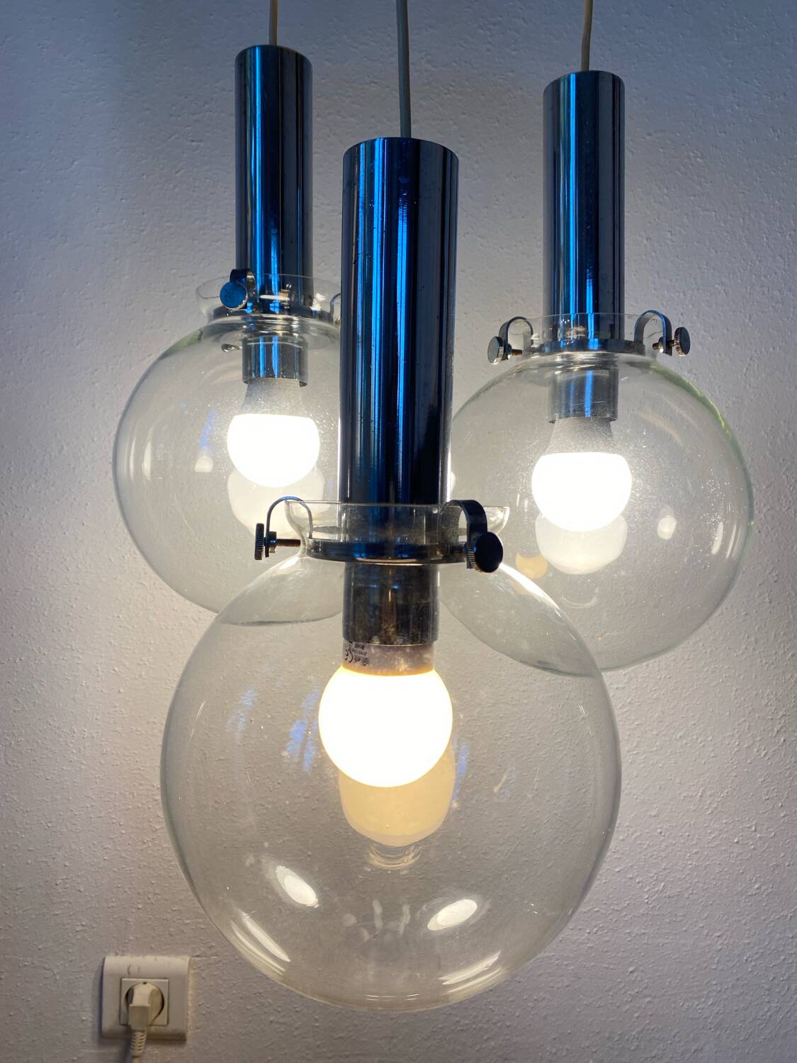 Vintage design pendant light with three transparent glass globes