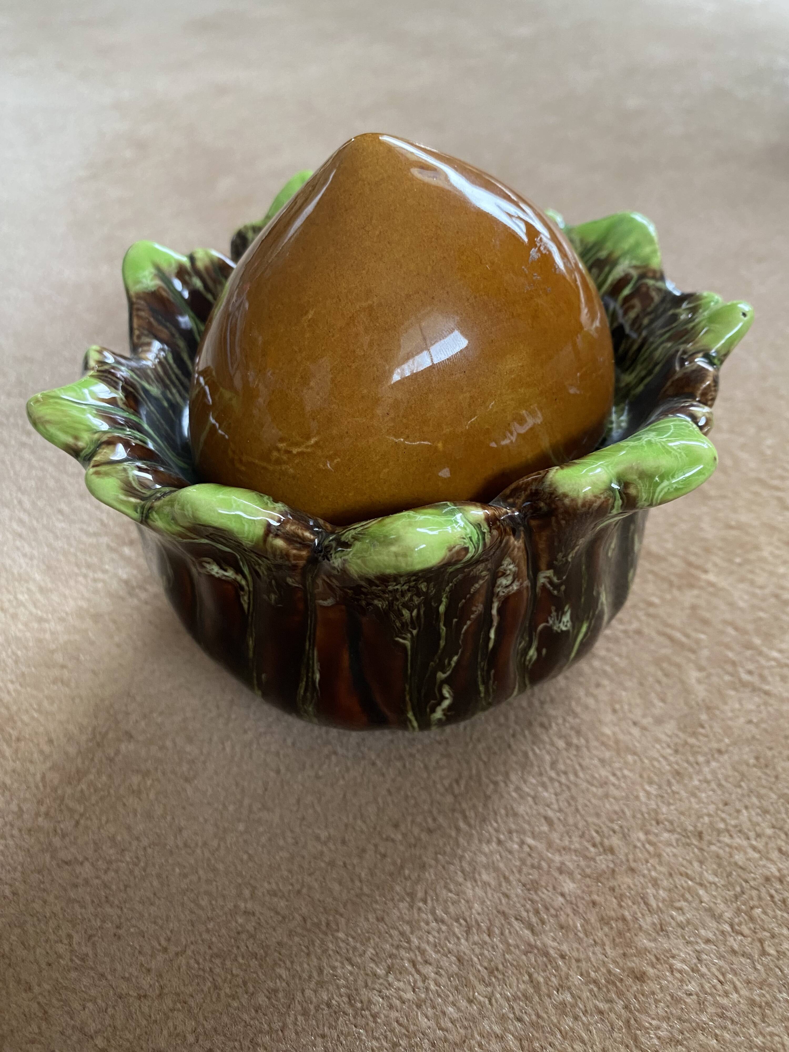 Hazelnut slip pot