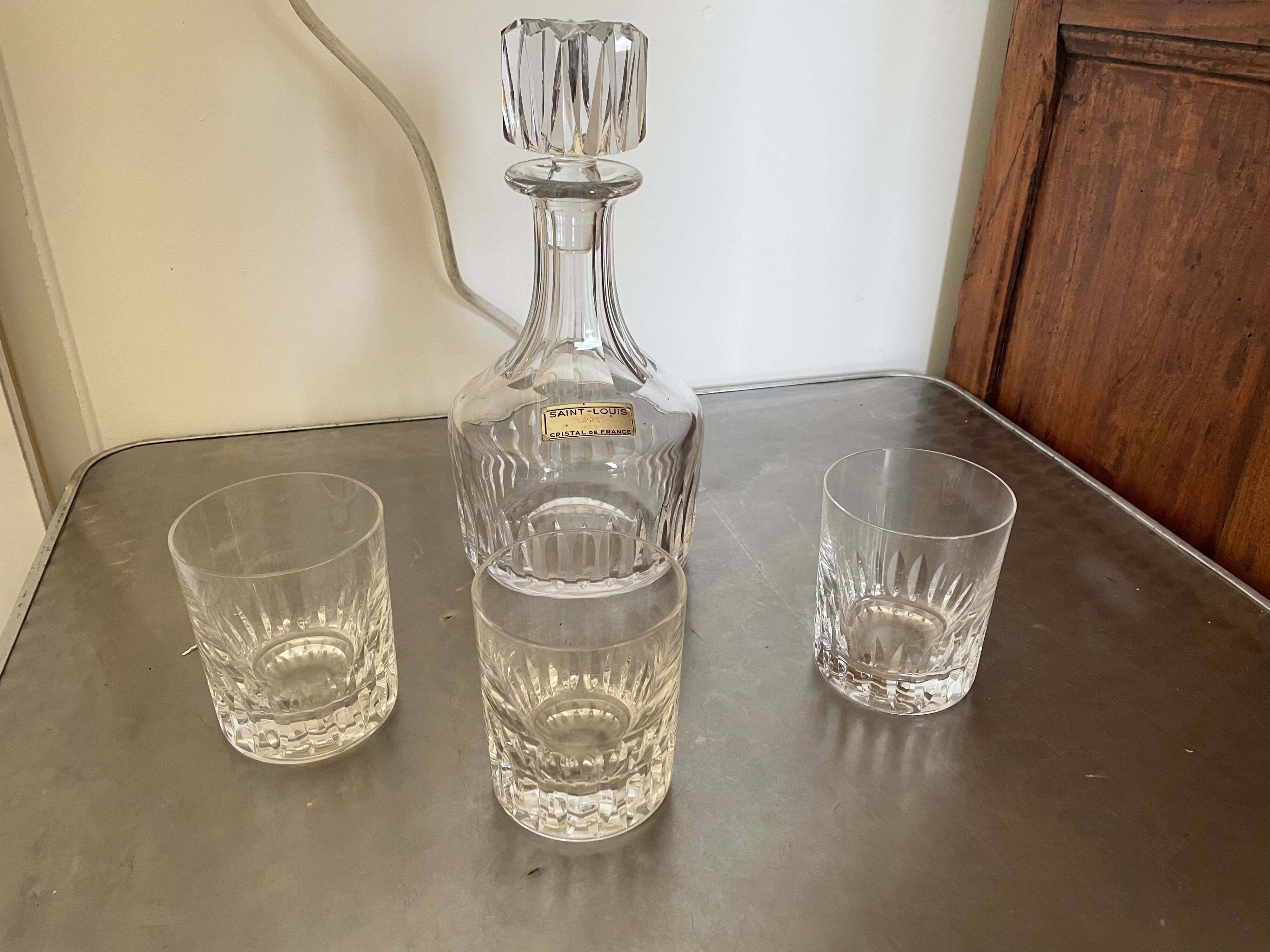 Whisky decanter and its 3 crystal glasses St Louis