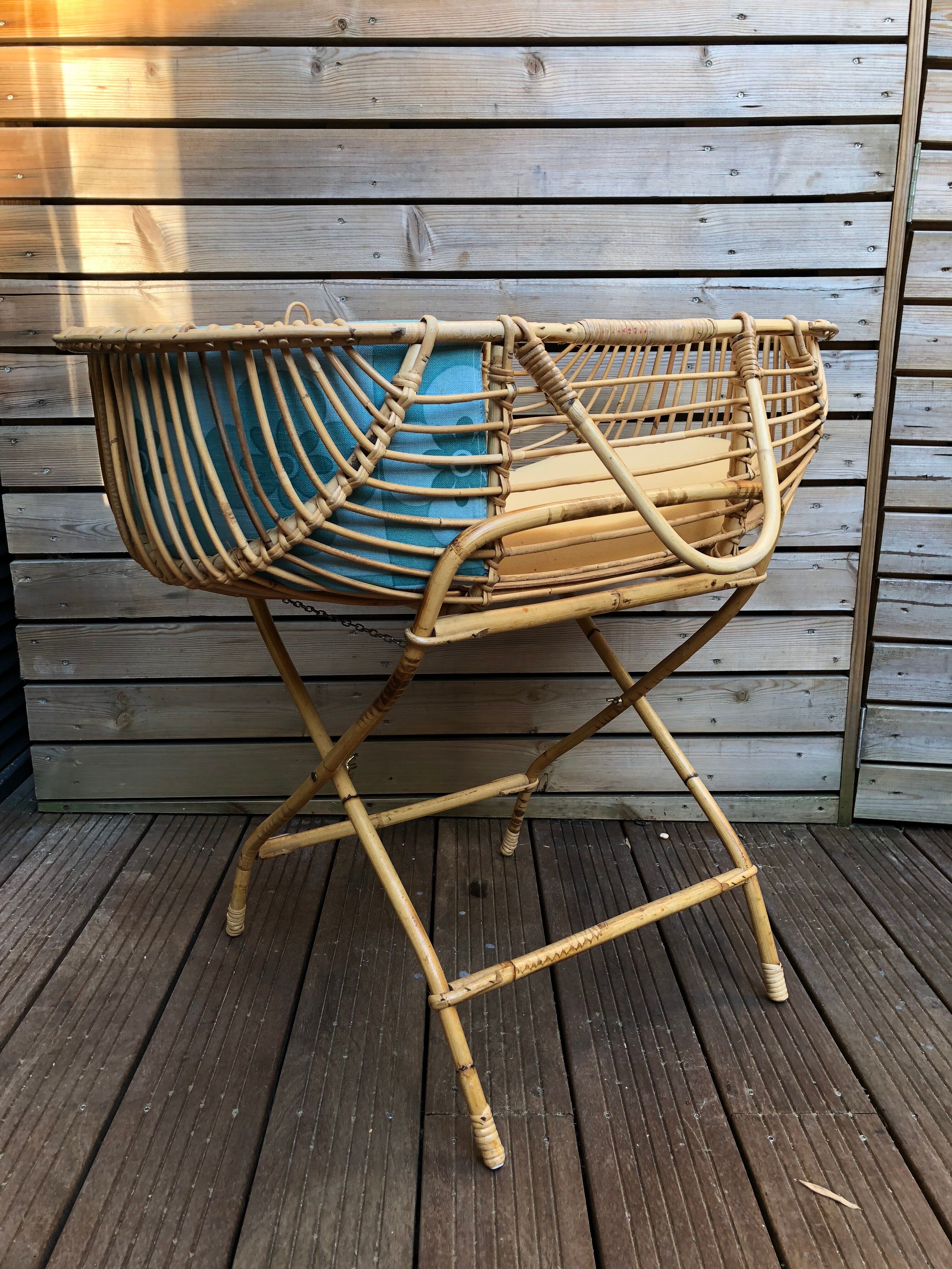 Wicker bassinet cradle