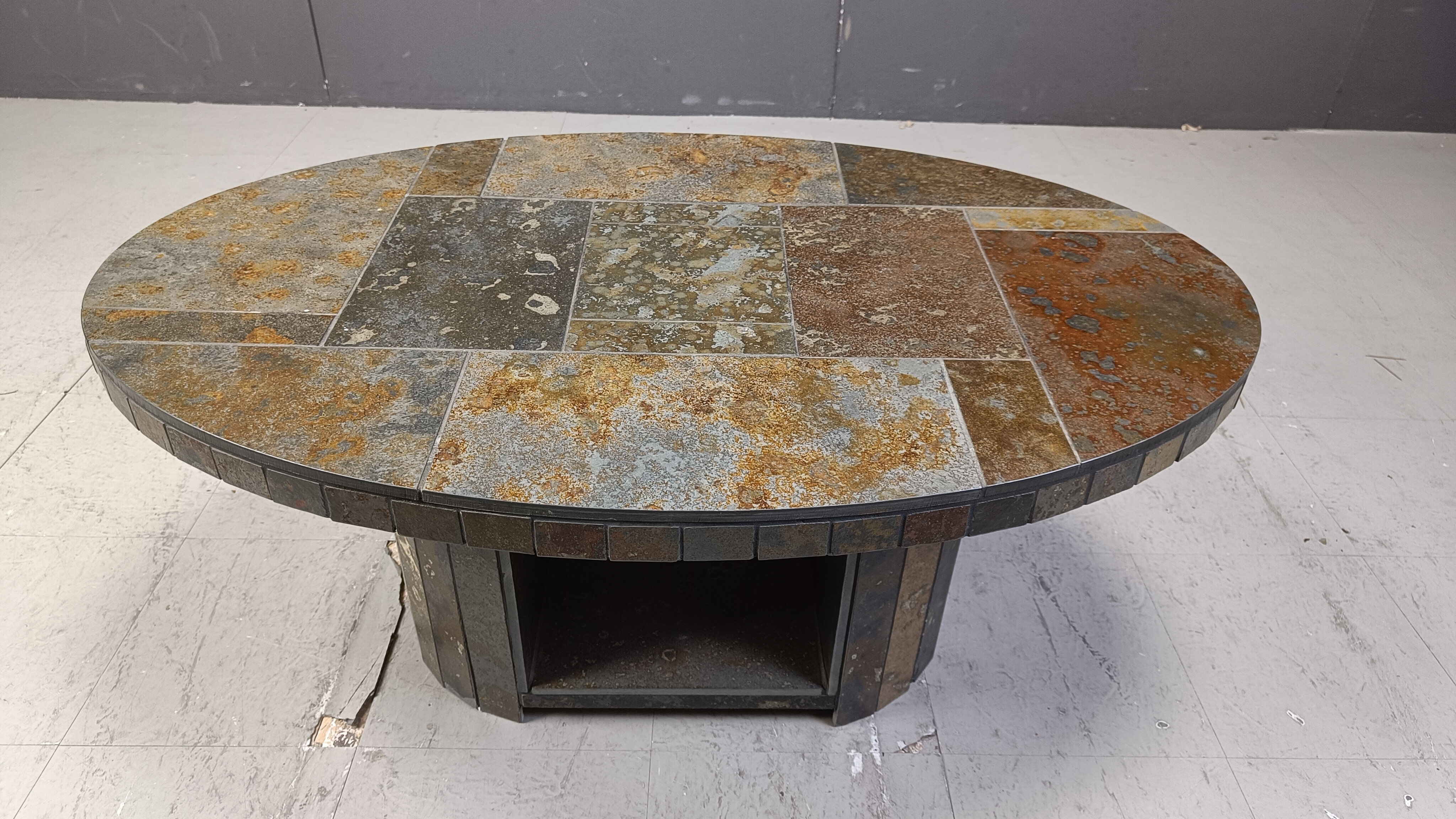 Table basse brutaliste ovale vintage, années 1970
