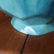 Vase bleu boule origami en céramique ancien